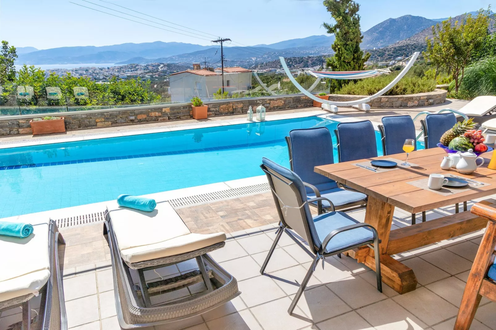 Villa Friends with private pool-Zwembad