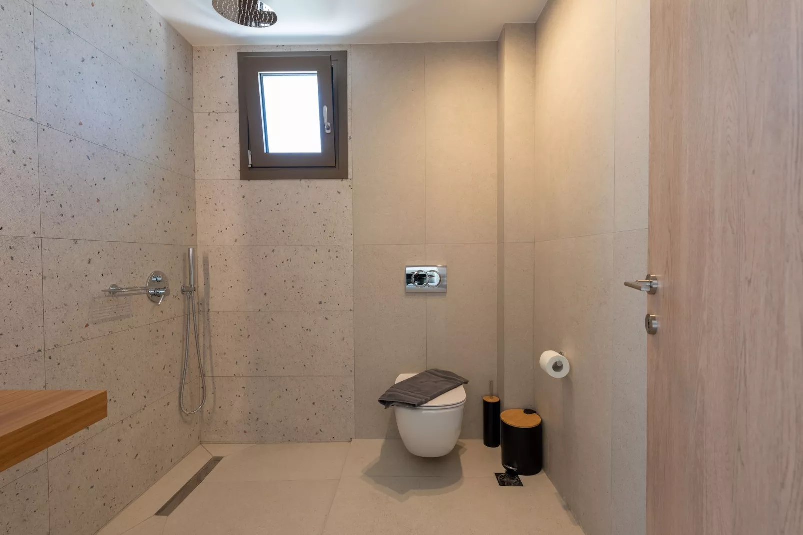 Athel Panoramic view Villas Stavros-Badkamer