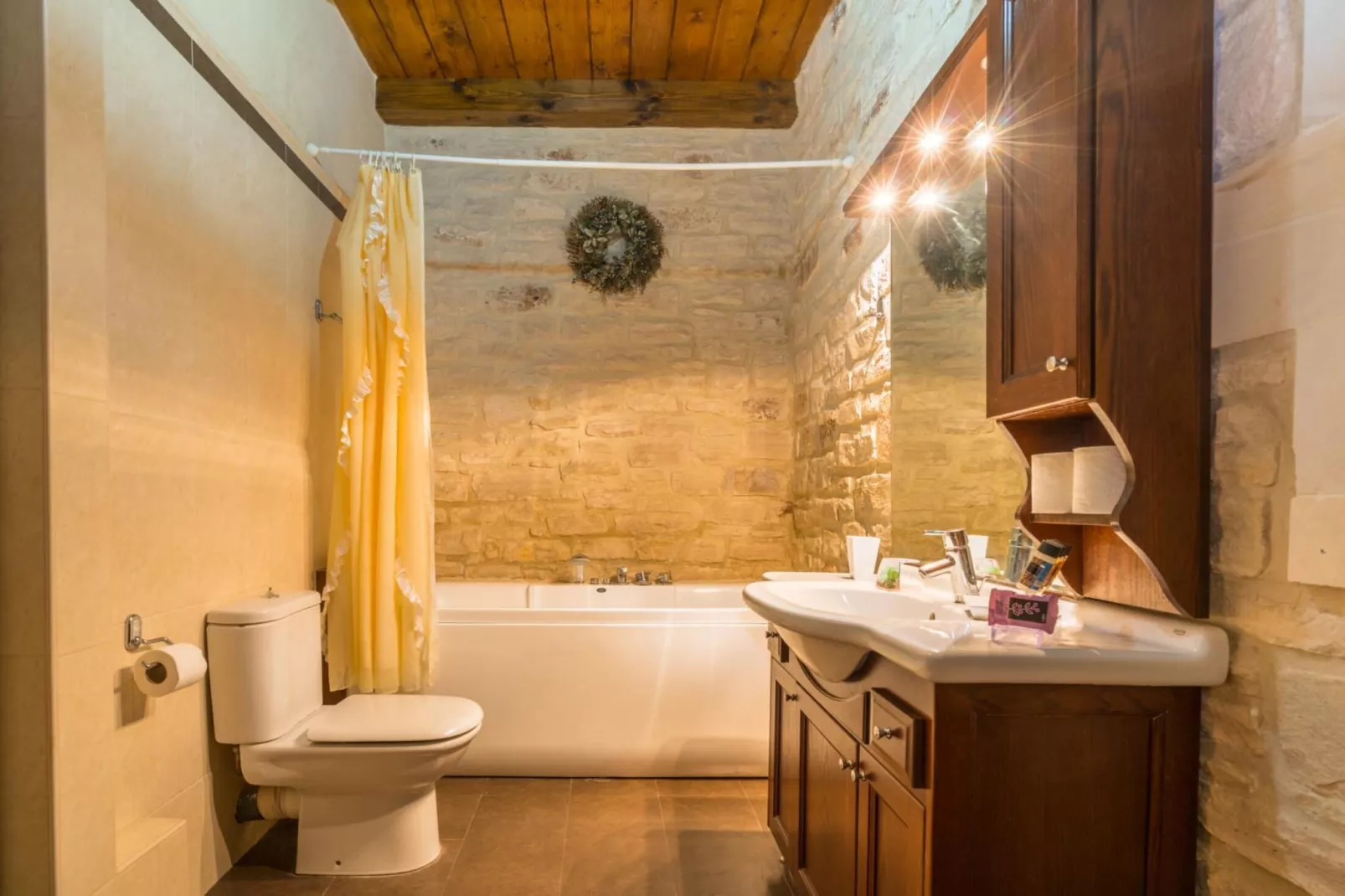 Villa Marcos Chara in Asteri-Badkamer