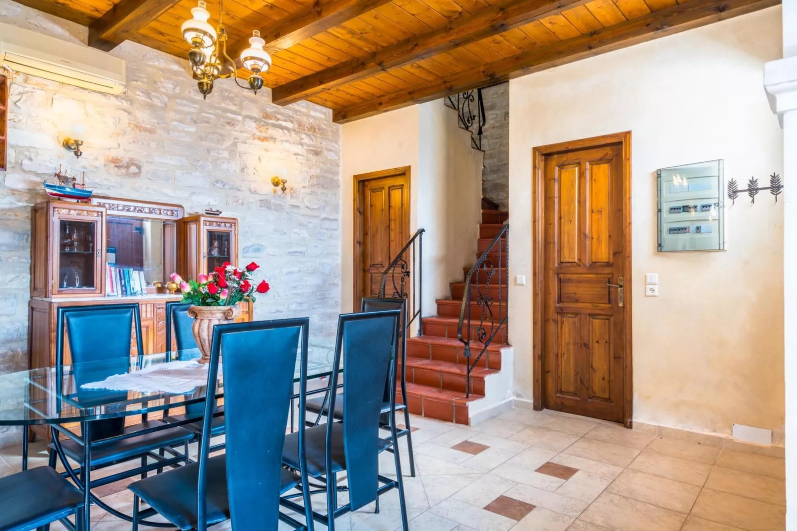 Villa Marcos Chara in Asteri-Eetkamer