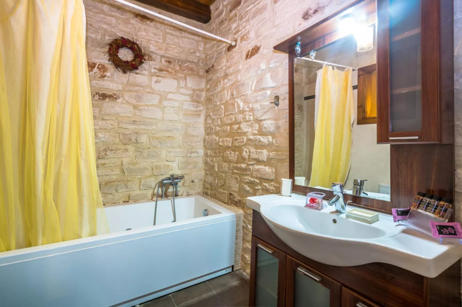 Villa Marcos Chara in Asteri-Badkamer