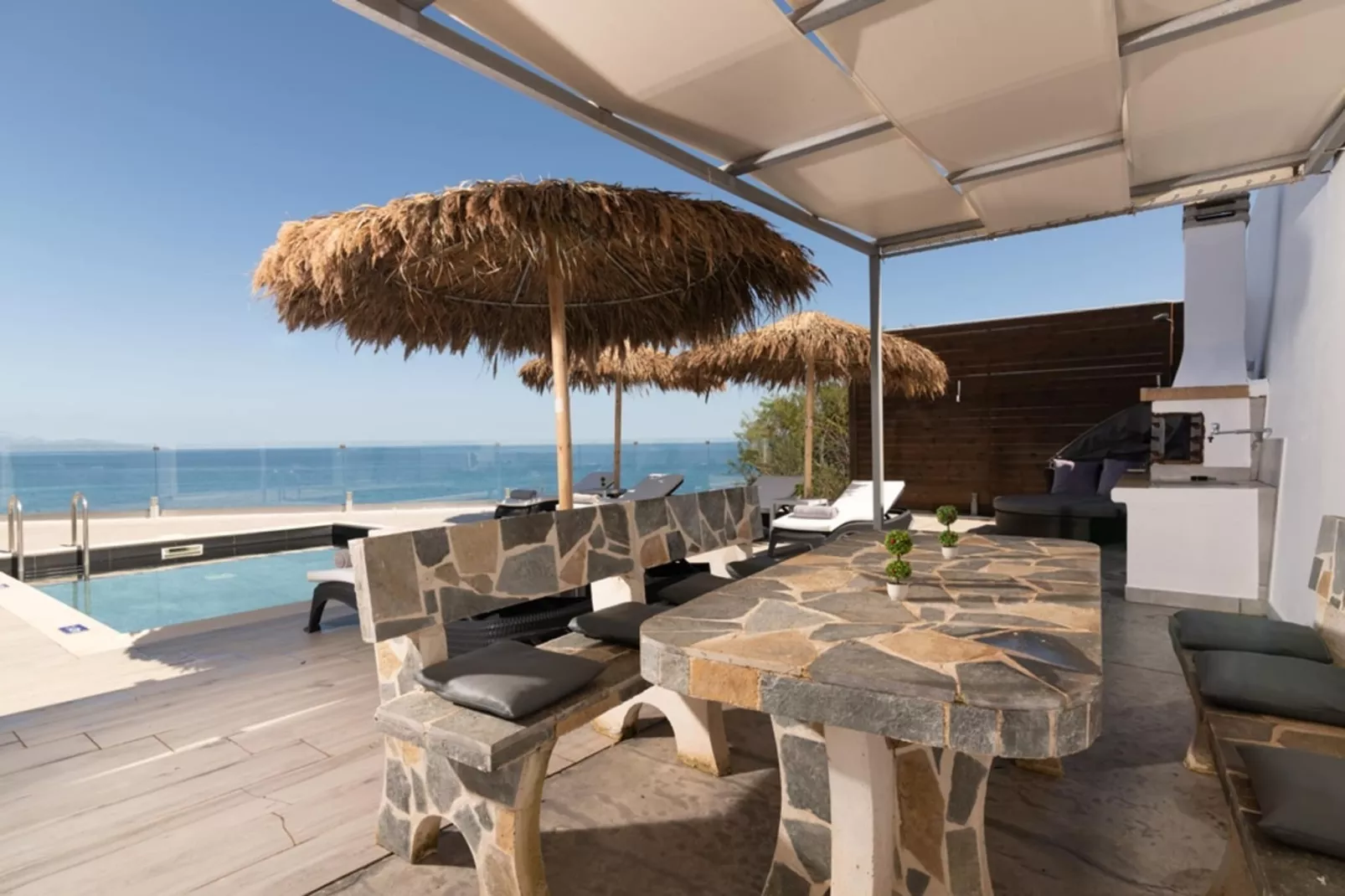 Luxury Villa Cavo Mare Meltemi with pool & jacuzzi-Terrasbalkon