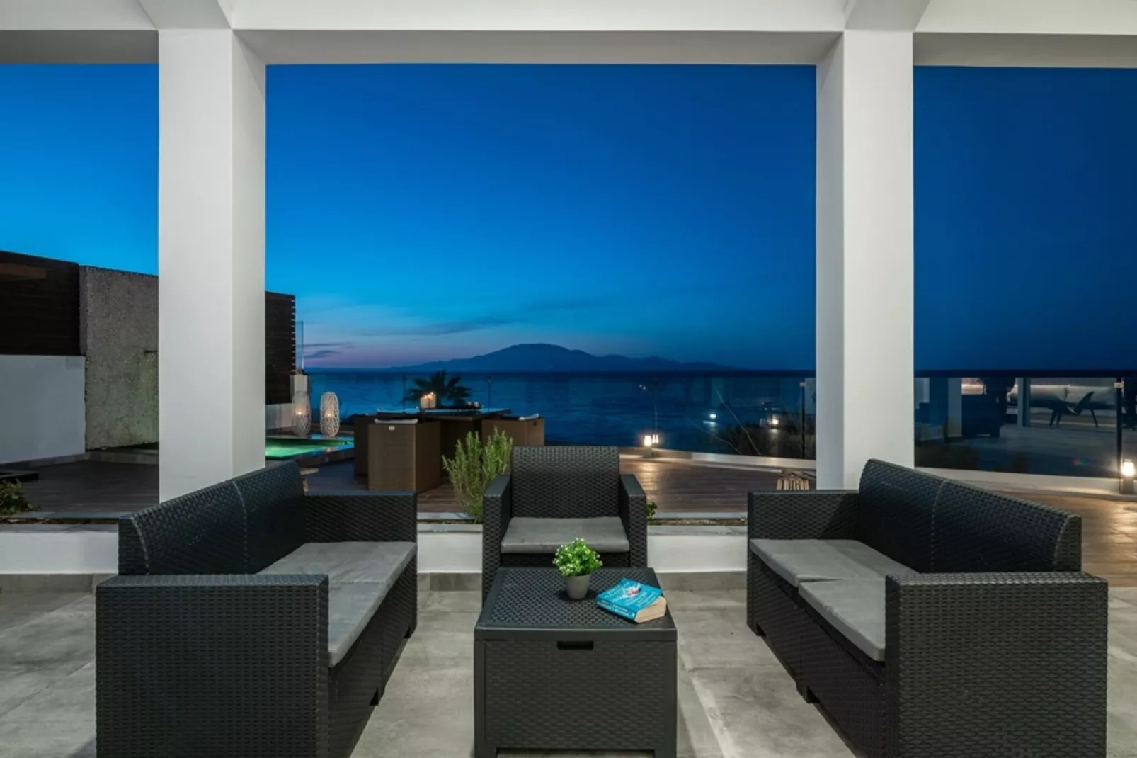 Luxury Villa Cavo Mare Meltemi with pool & jacuzzi-Terrasbalkon