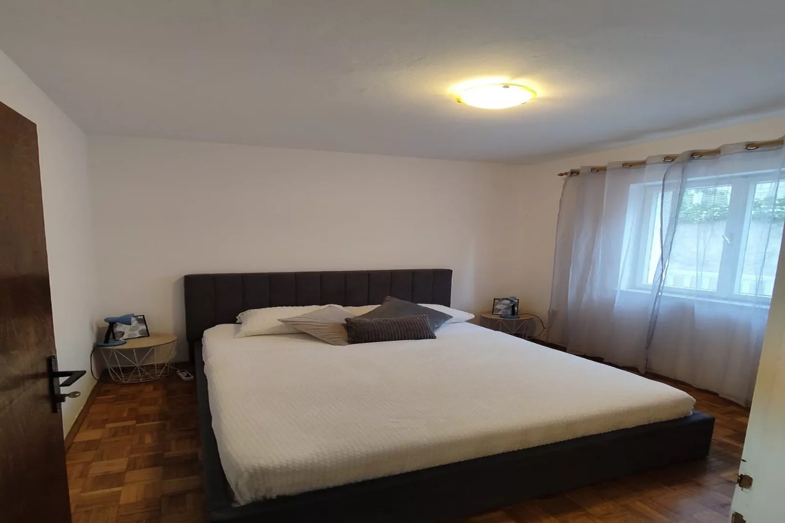 Apartment Angelina - Three Bedroom Apartment with Balcony and Sea View-Slaapkamer