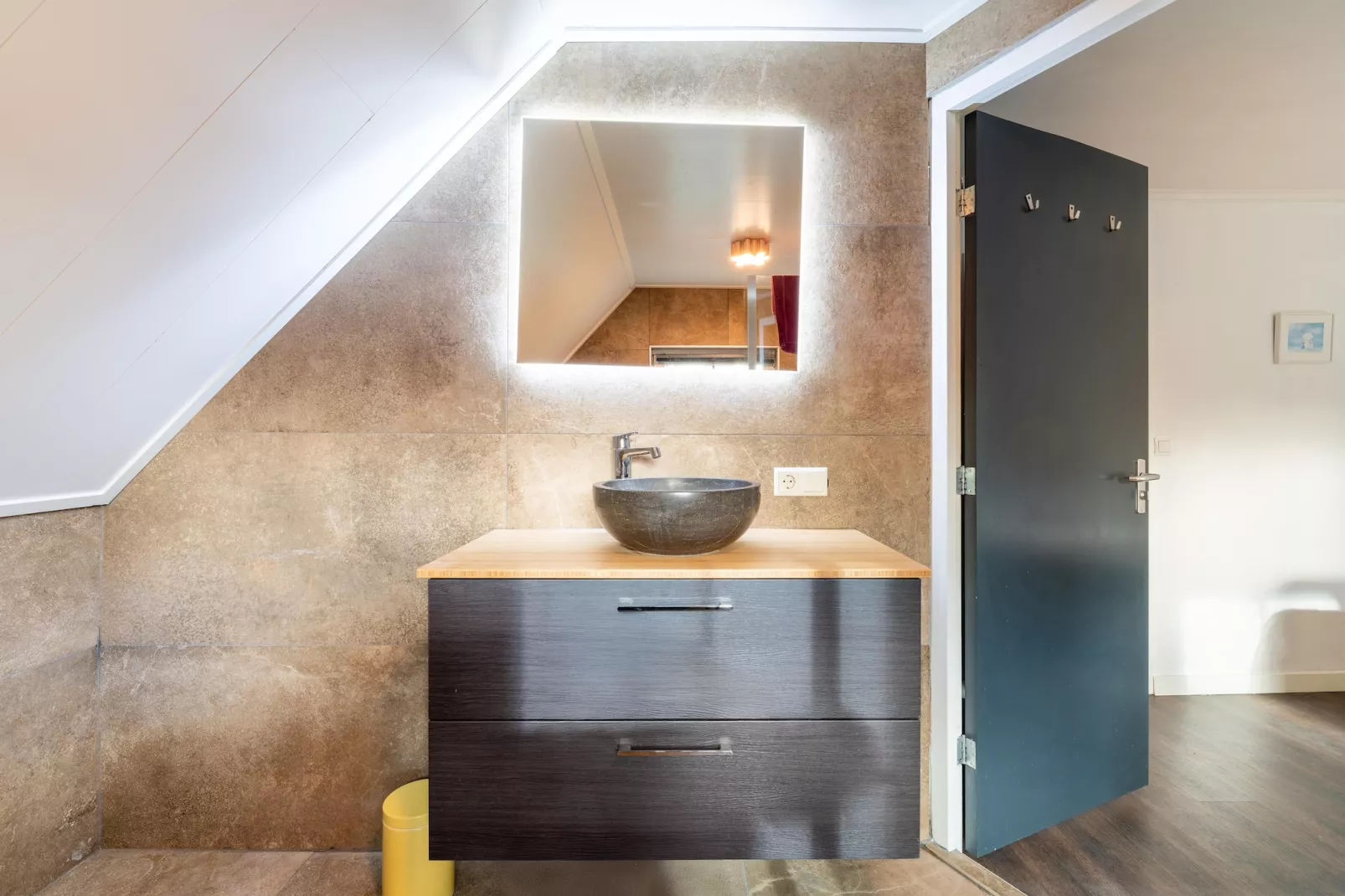 Landhuis Hezenes-Badkamer