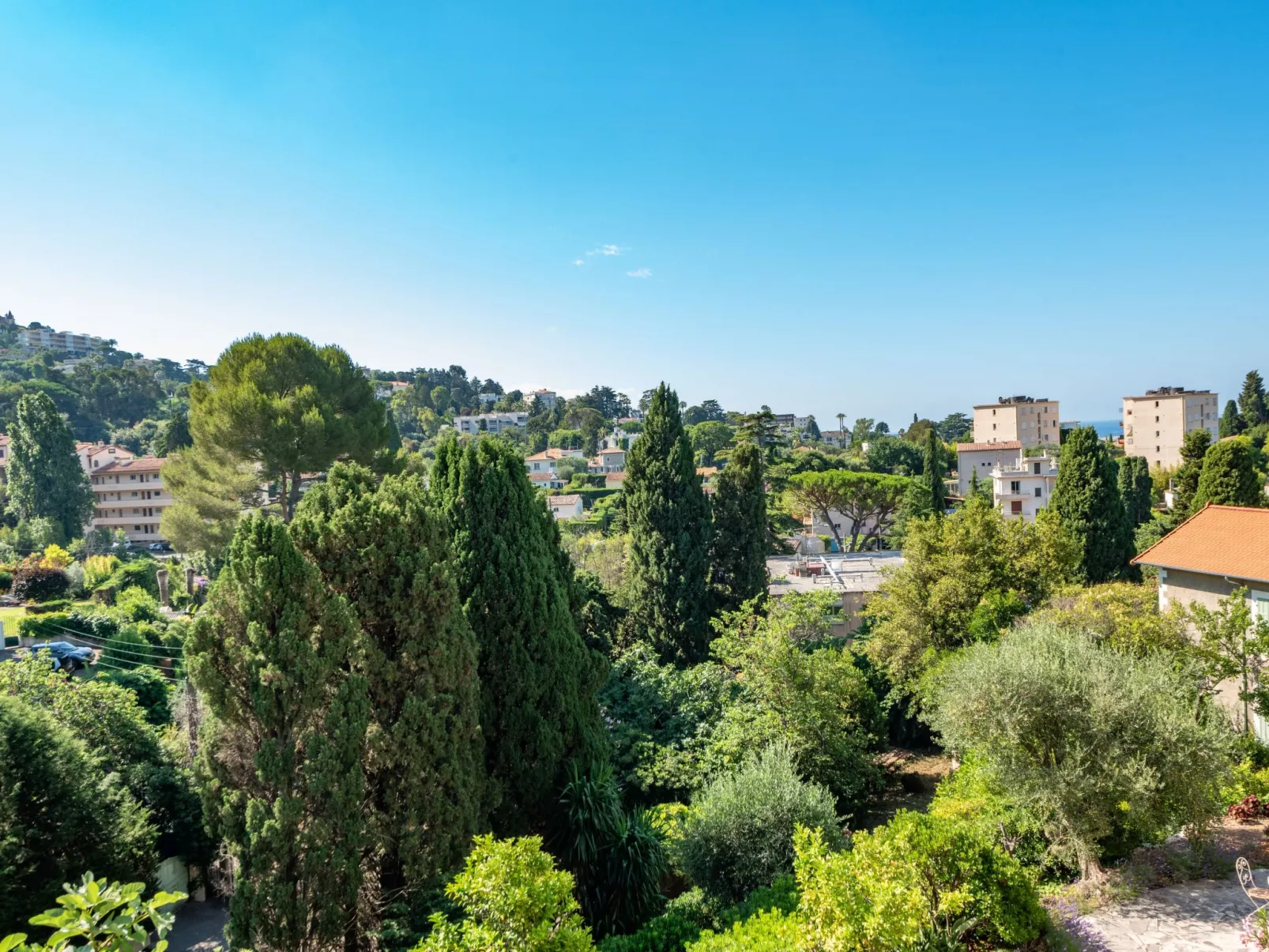 Le Val Riant-Buiten