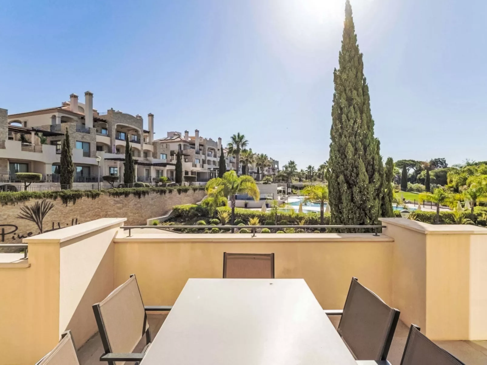 Pine Hills Reva Santuary Modern Elegance-Buiten