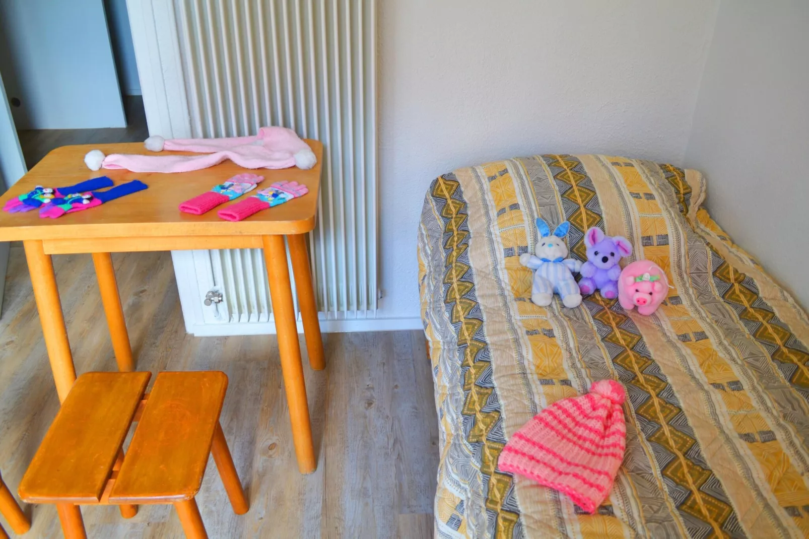 Saint-Julien-Chapteuil - Gîte 2 Pièces 4 Personnes 1  bébé-Slaapkamer