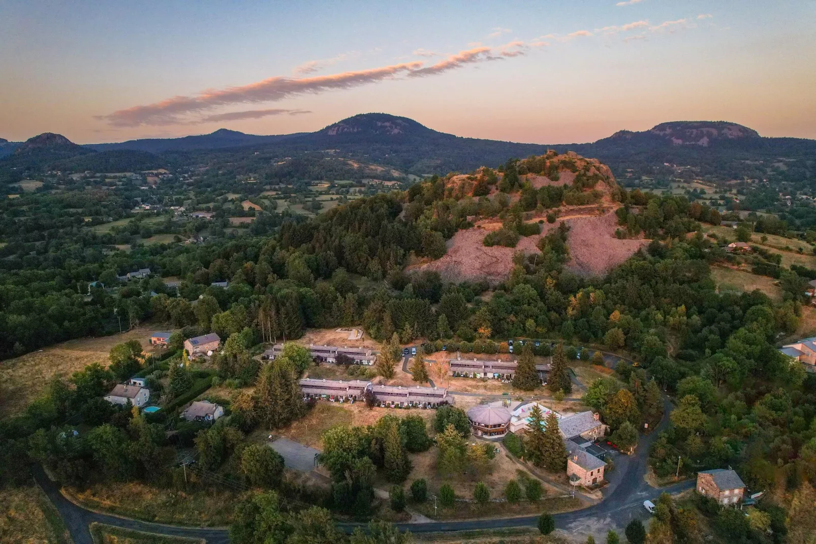 Saint-Julien-Chapteuil - Gîte 2 Pièces 4 Personnes 1  bébé-Gebieden zomer 20km