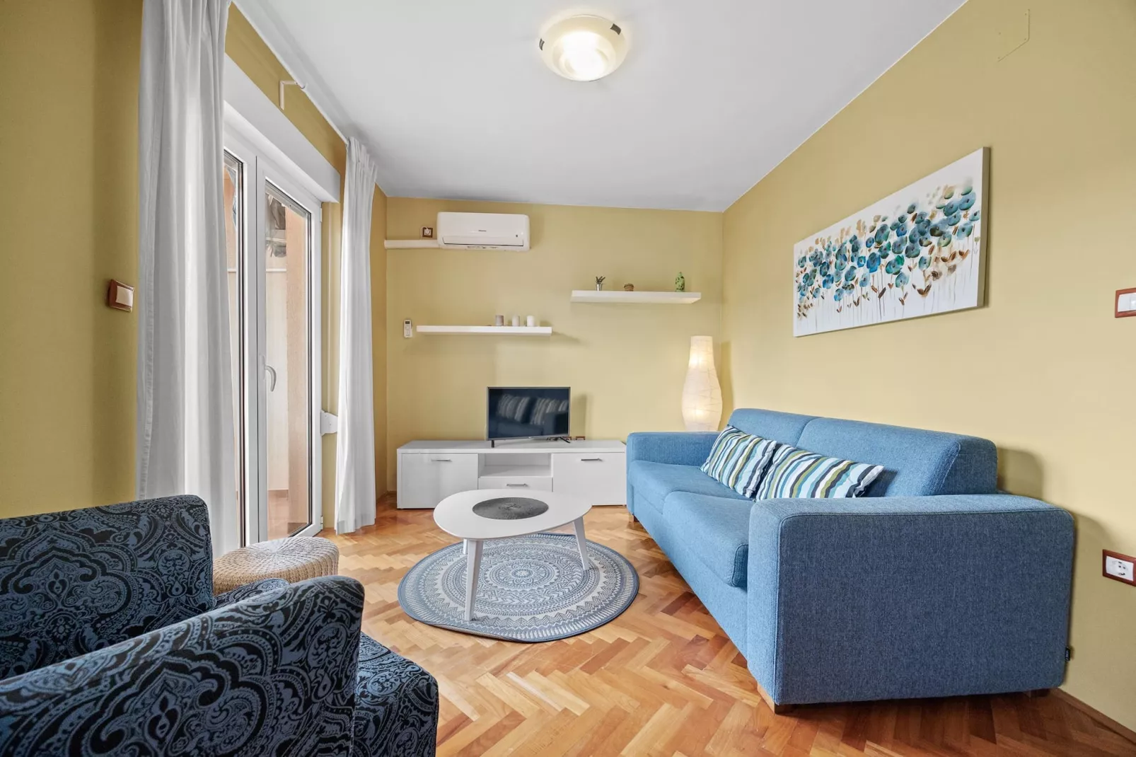 Apartments Neda - Two Bedroom Apartment Maslina-Woonkamer