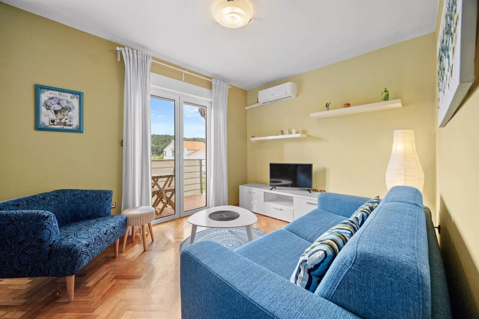Apartments Neda - Two Bedroom Apartment Maslina-Woonkamer