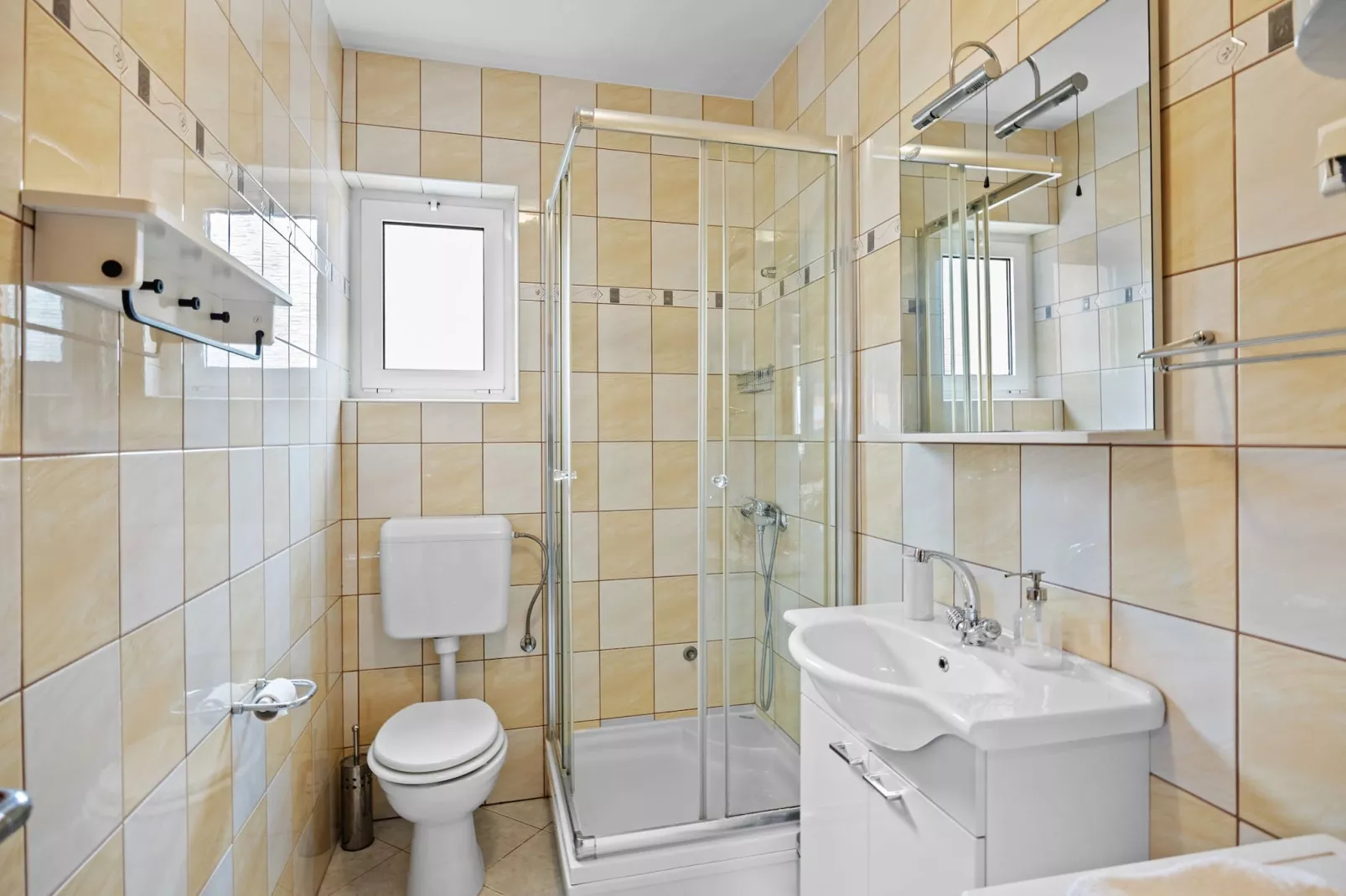 Apartments Neda - Two Bedroom Apartment Maslina-Badkamer