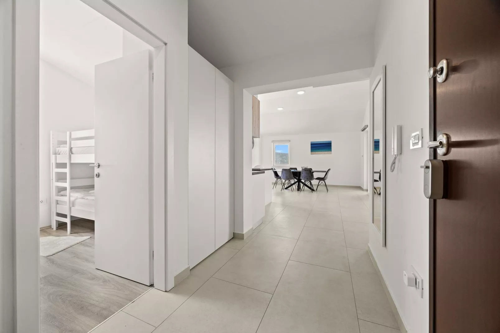 Enchanting Summer Apartment-Overloop
