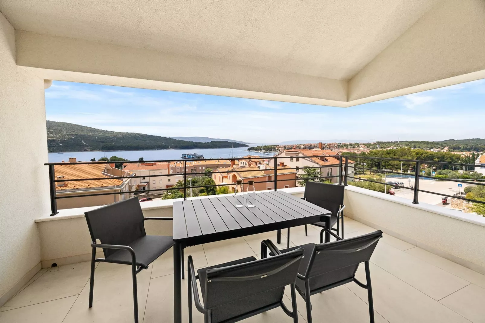 Enchanting Summer Apartment-Terrasbalkon