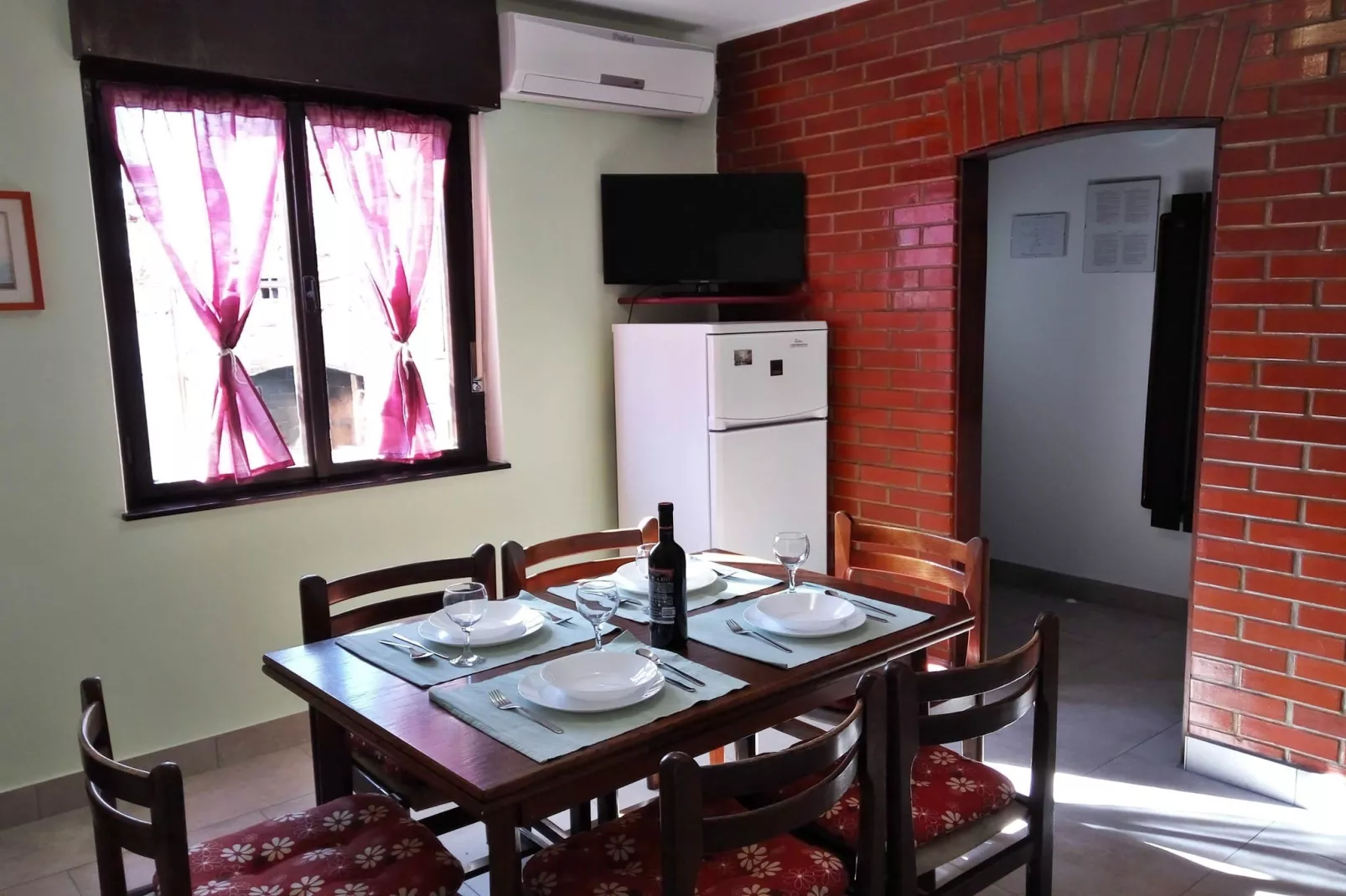 Holiday Home Sabina - Private Pool, BBQ Area-Eetkamer
