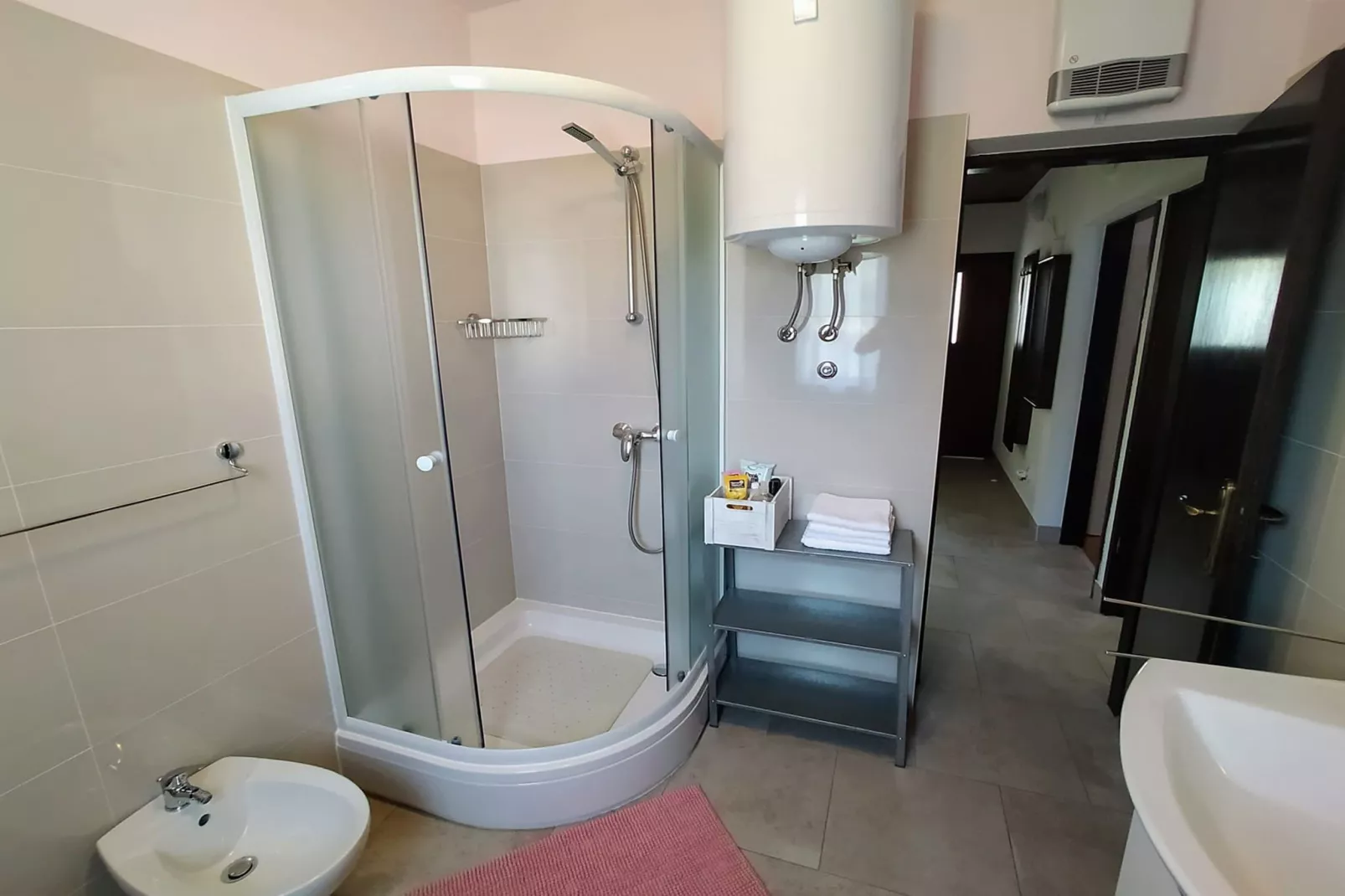 Holiday Home Sabina - Private Pool, BBQ Area-Badkamer