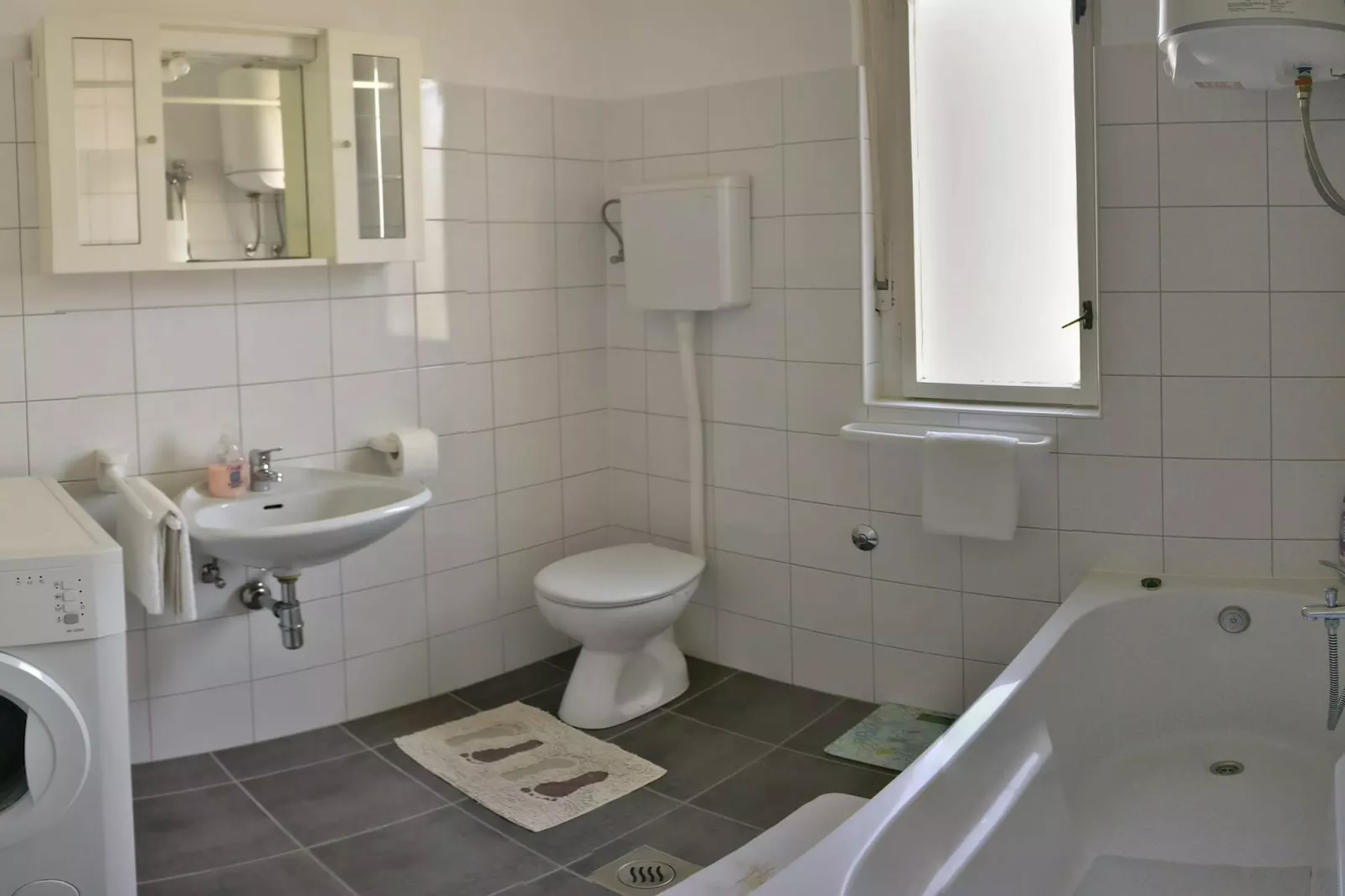 Holiday Home Sabina - Private Pool, BBQ Area-Badkamer
