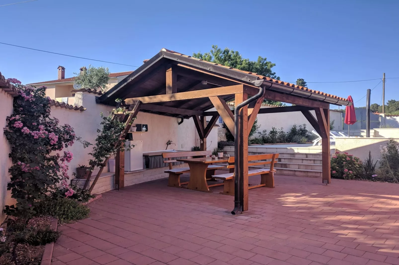 Holiday Home Sabina - Private Pool, BBQ Area-Terrasbalkon