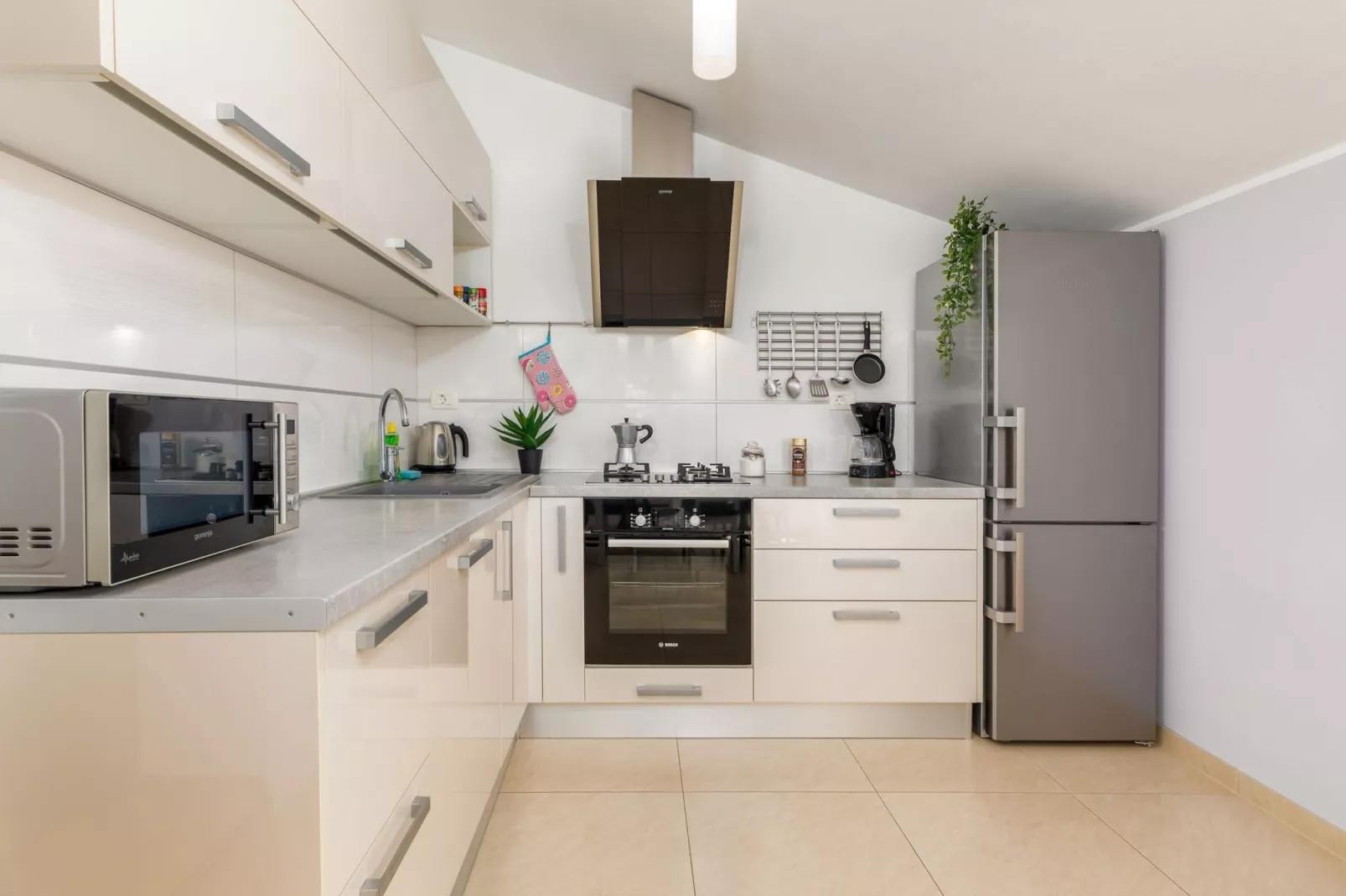 Sabi Relax Zone Apartment - Private Pool & Jacuzzi-Keuken
