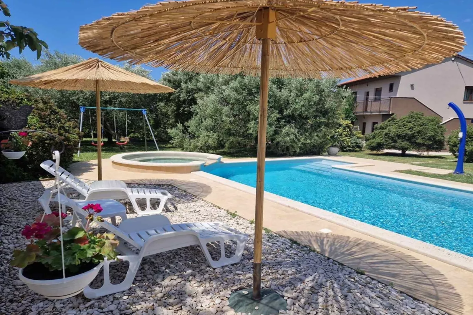 Sabi Relax Zone Apartment - Private Pool & Jacuzzi-Zwembad