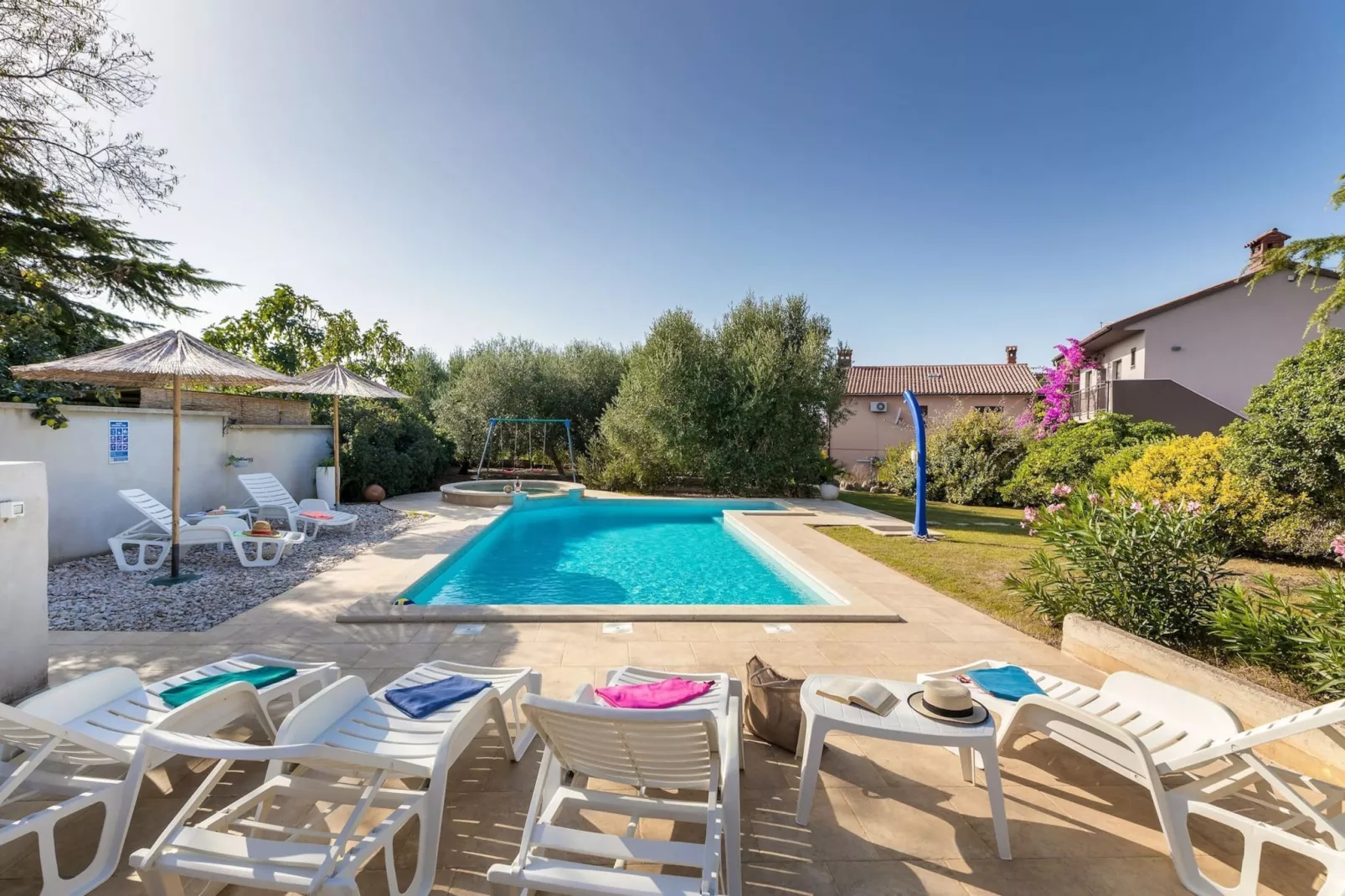 Sabi Relax Zone Apartment - Private Pool & Jacuzzi-Zwembad
