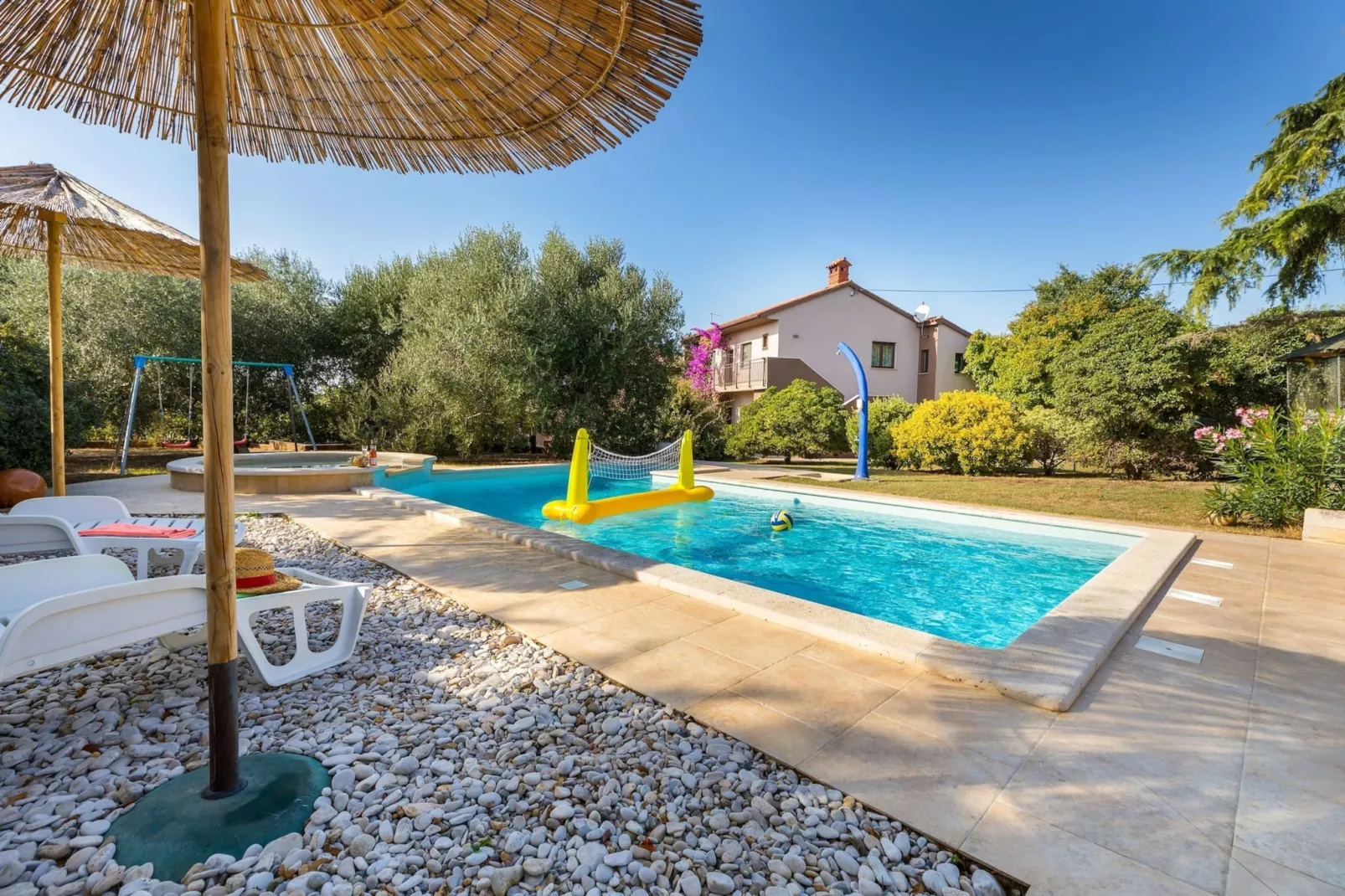 Sabi Relax Zone Apartment - Private Pool & Jacuzzi-Zwembad