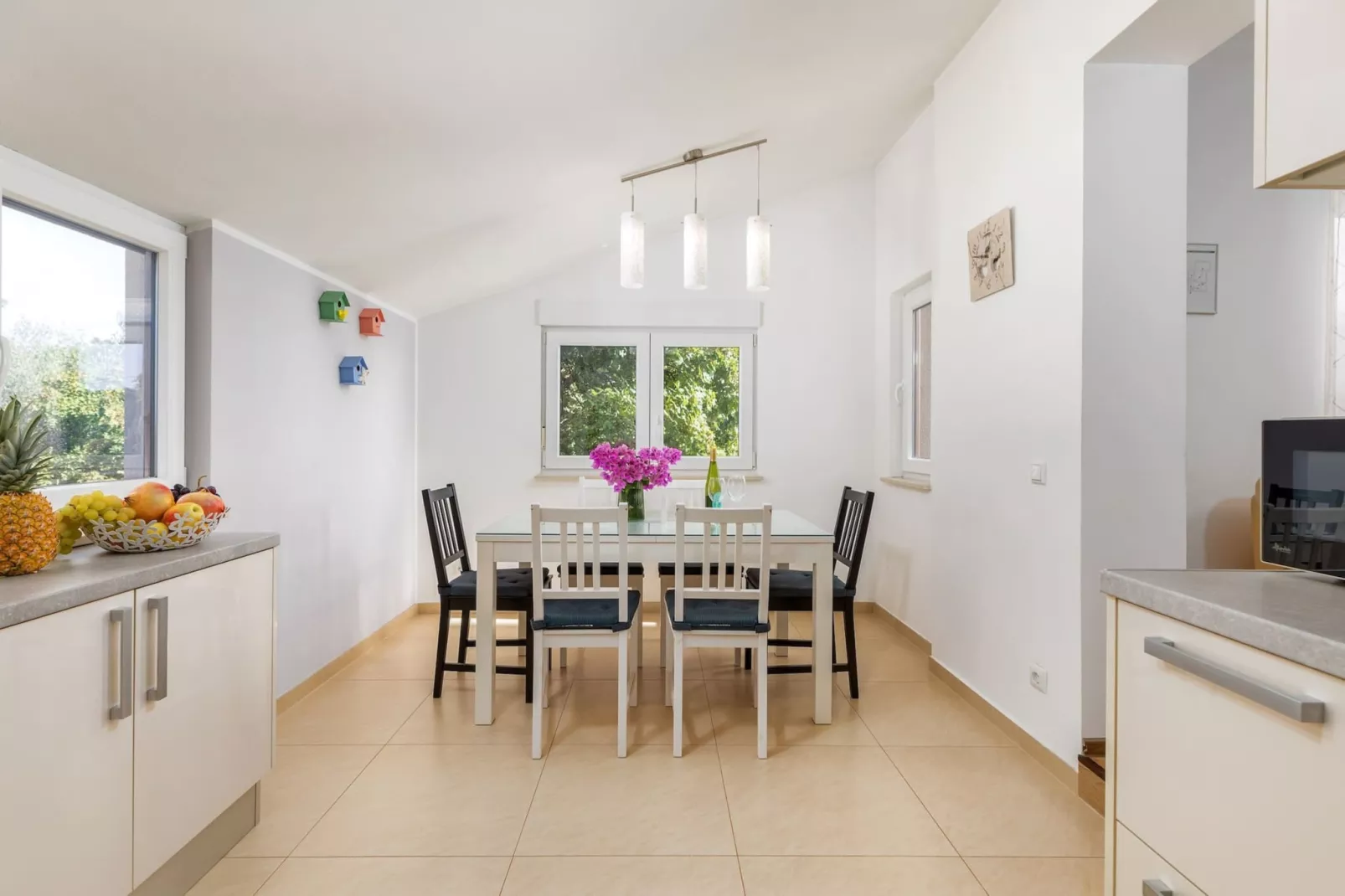 Sabi Relax Zone Apartment - Private Pool & Jacuzzi-Eetkamer