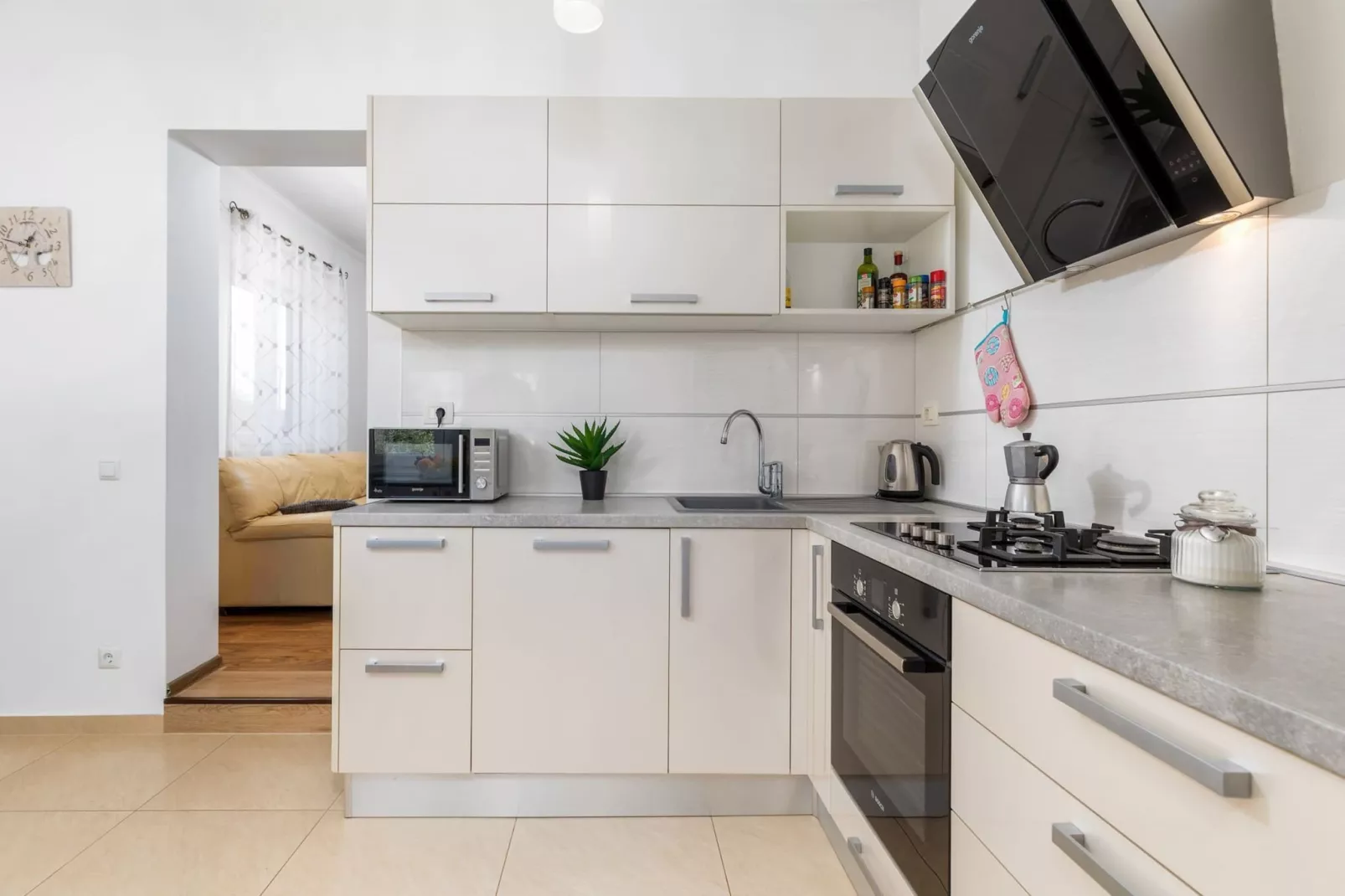 Sabi Relax Zone Apartment - Private Pool & Jacuzzi-Keuken