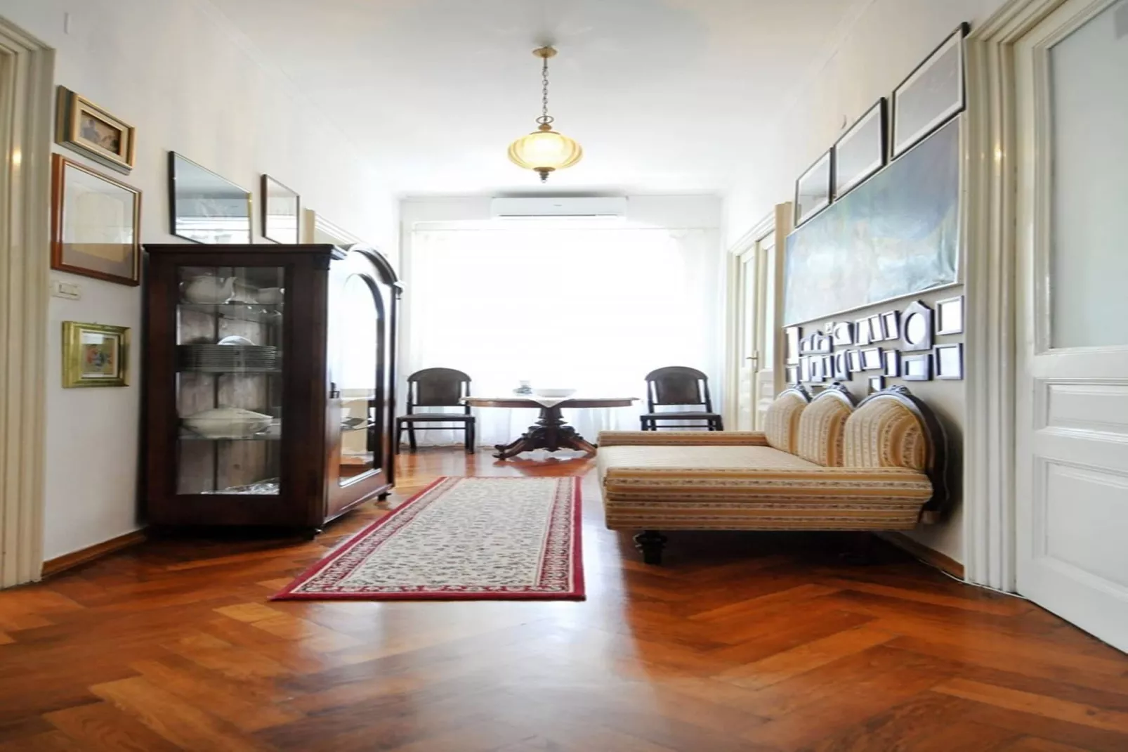 Amphitheater Art Apartment-Woonkamer