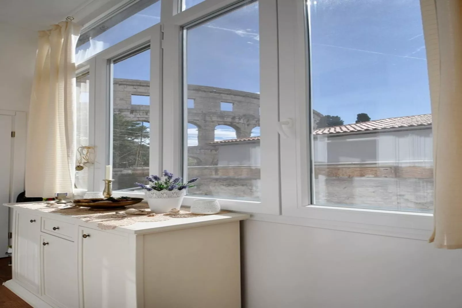 Amphitheater Art Apartment-Buitenlucht