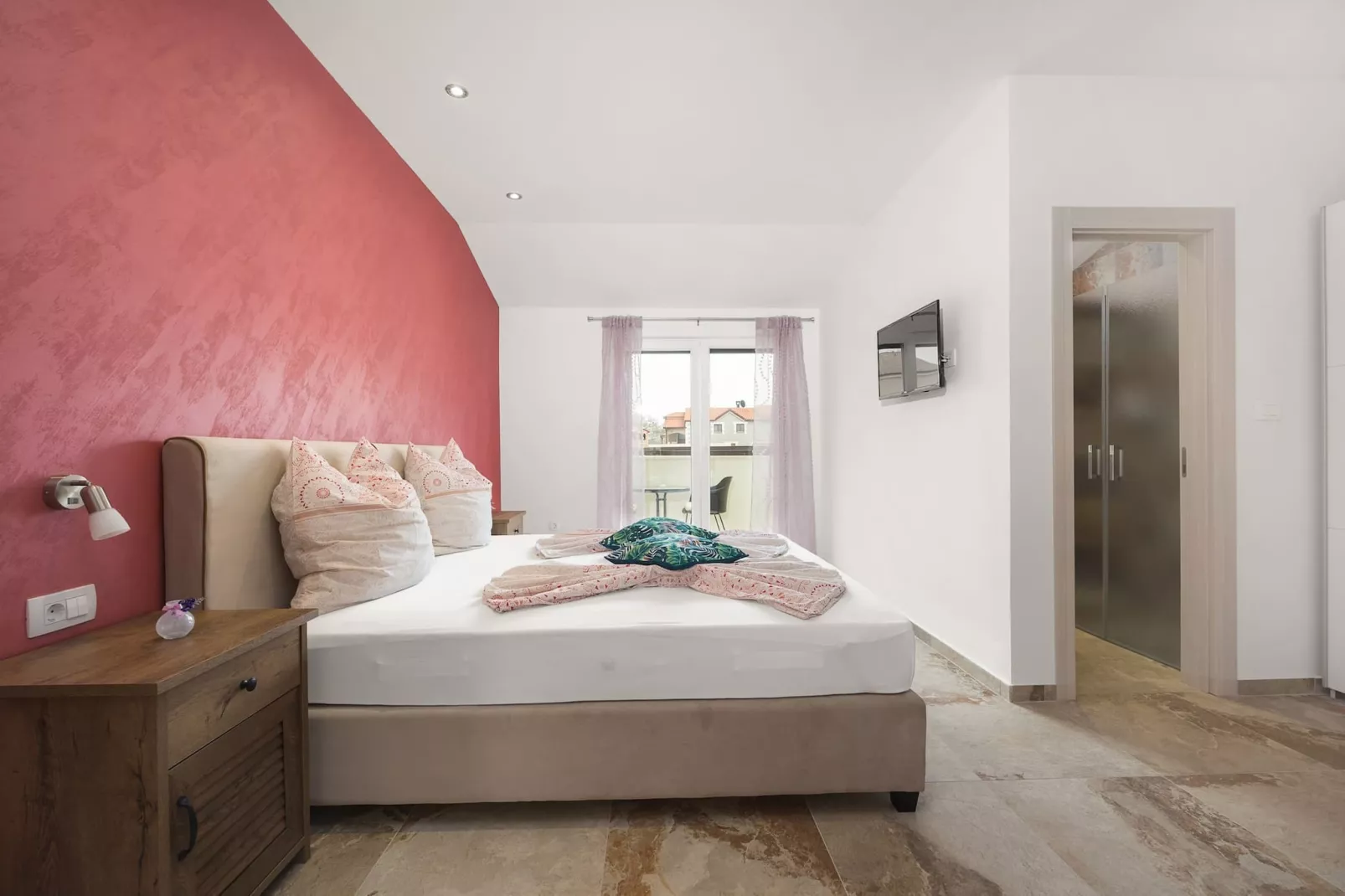 Villa Nur Amela with Pool, Jacuzzi, Darts-Slaapkamer