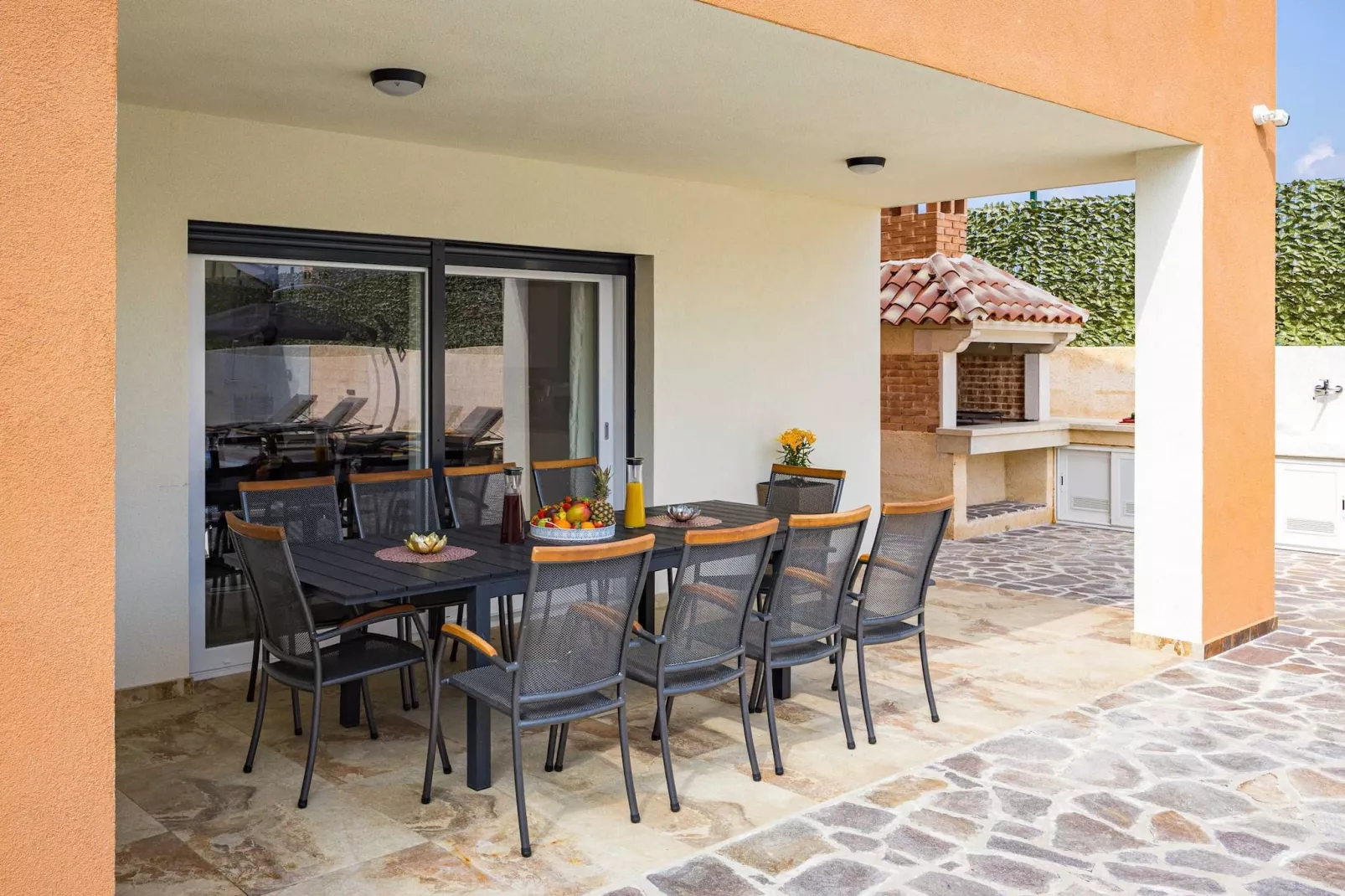 Villa Nur Amela with Pool, Jacuzzi, Darts-Buitenlucht