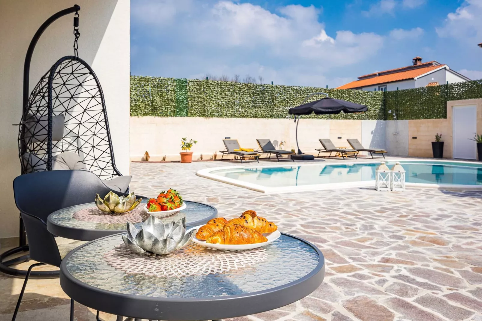 Villa Nur Amela with Pool, Jacuzzi, Darts-Zwembad
