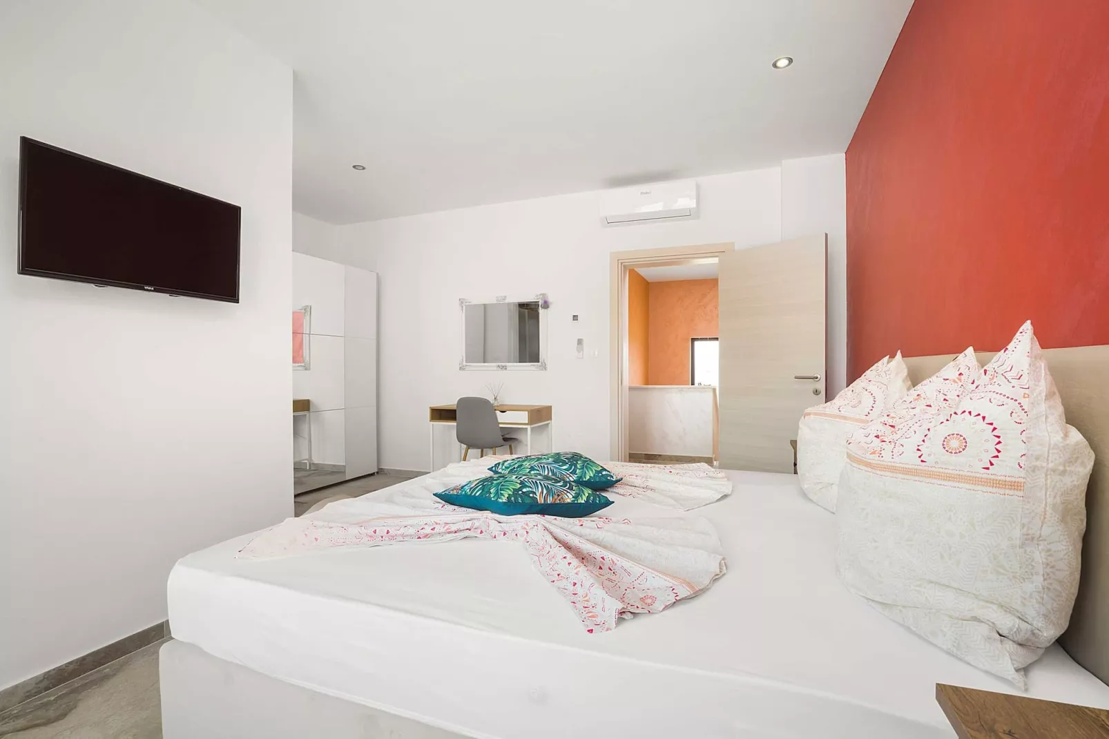 Villa Nur Amela with Pool, Jacuzzi, Darts-Slaapkamer