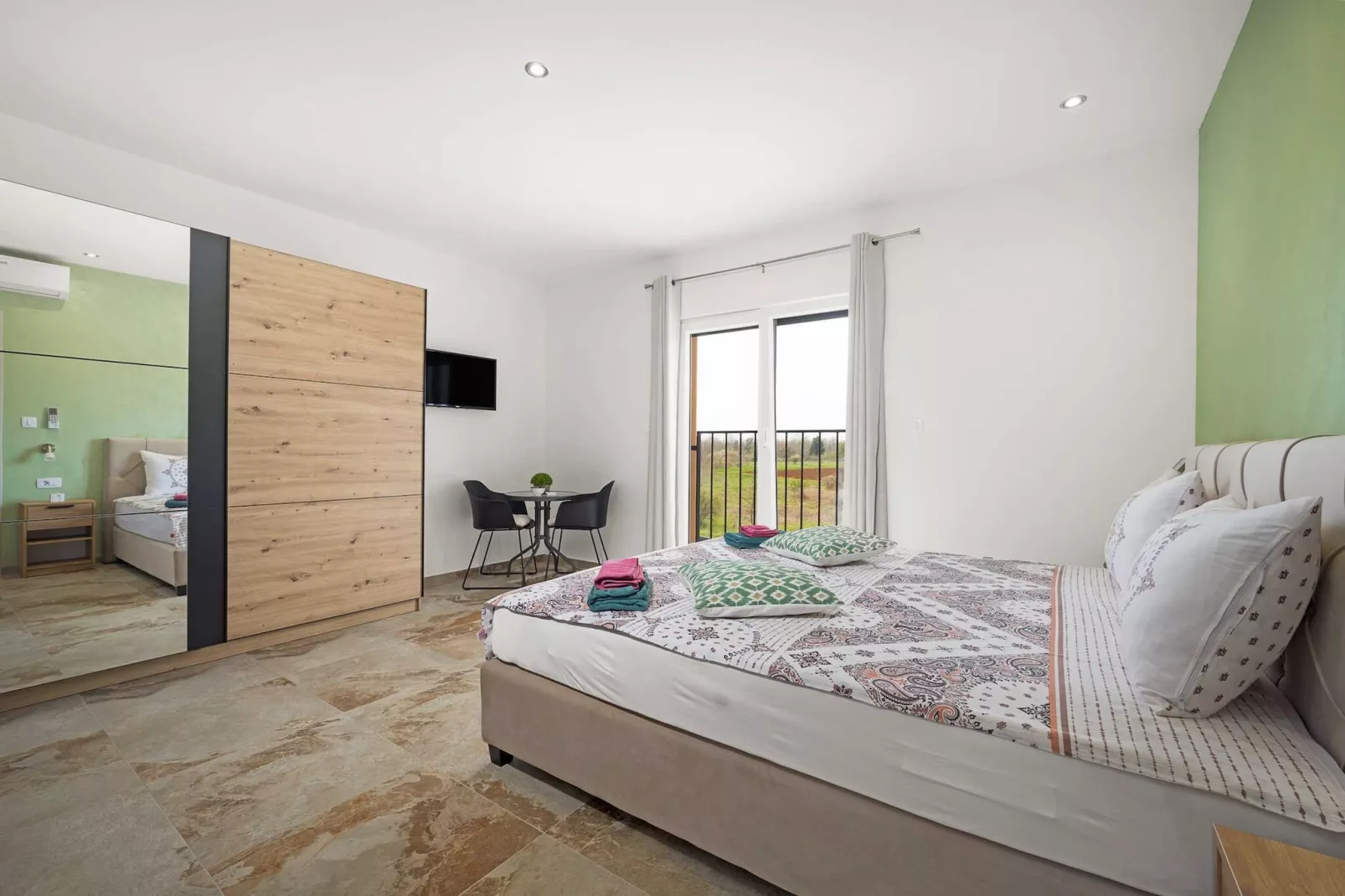 Villa Nur Amela with Pool, Jacuzzi, Darts-Slaapkamer