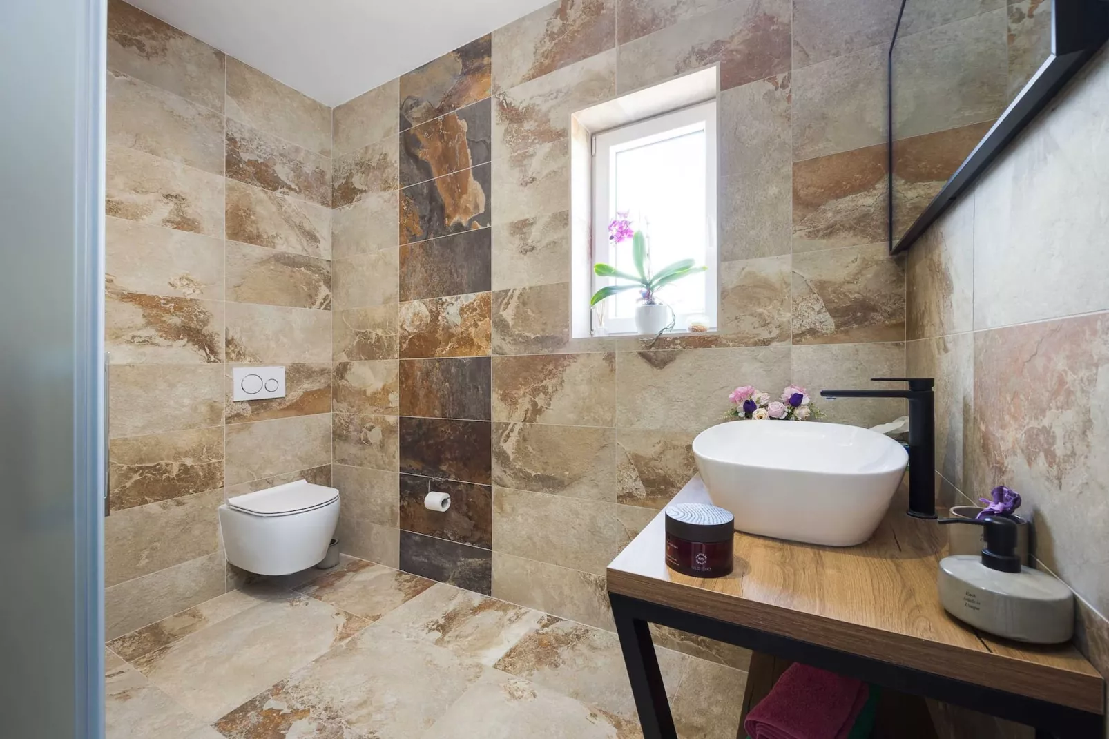 Villa Nur Amela with Pool, Jacuzzi, Darts-Badkamer
