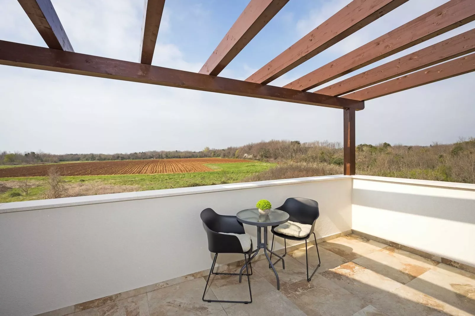 Villa Nur Amela with Pool, Jacuzzi, Darts-Terrasbalkon