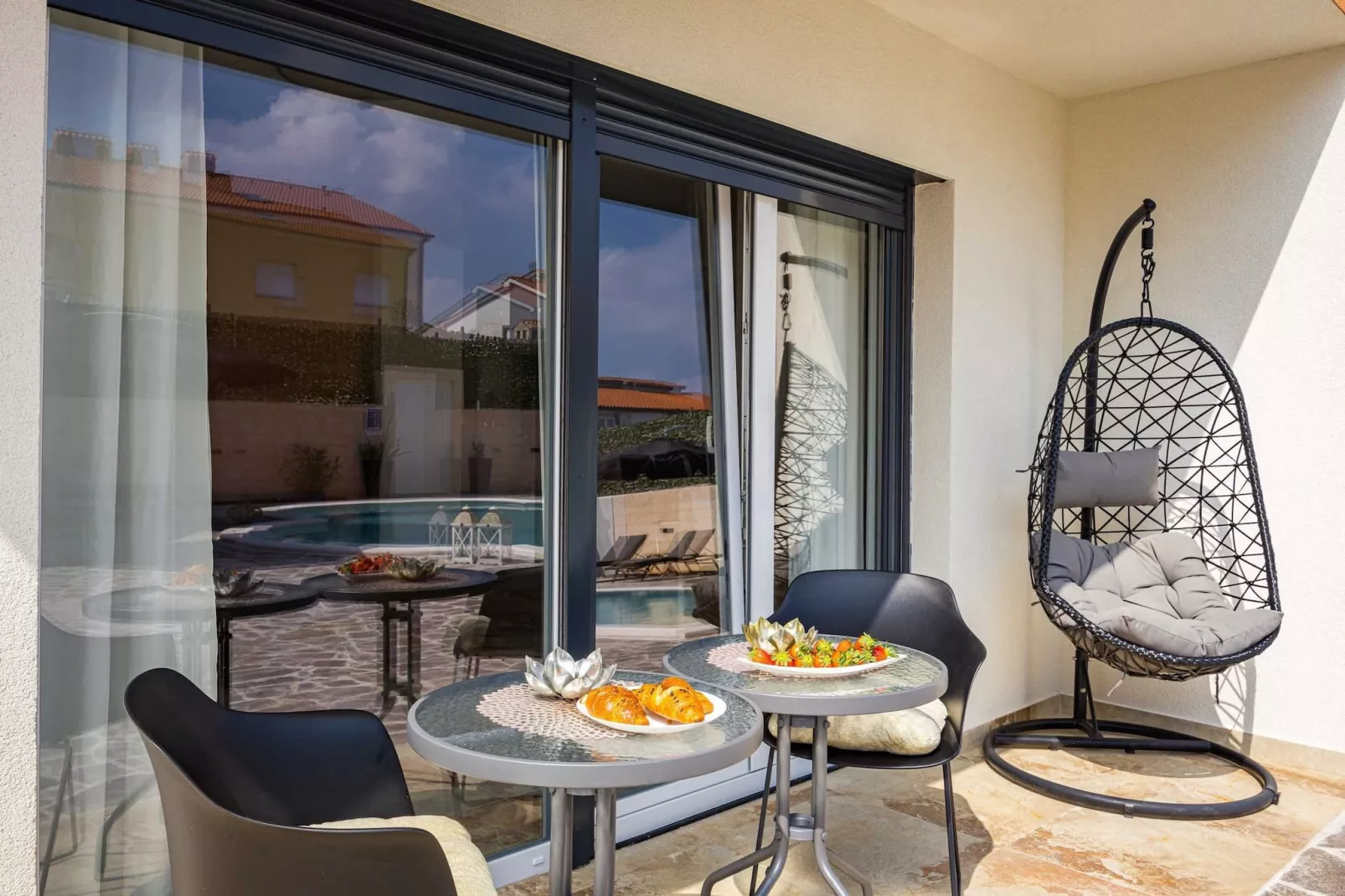 Villa Nur Amela with Pool, Jacuzzi, Darts-Tuinen zomer
