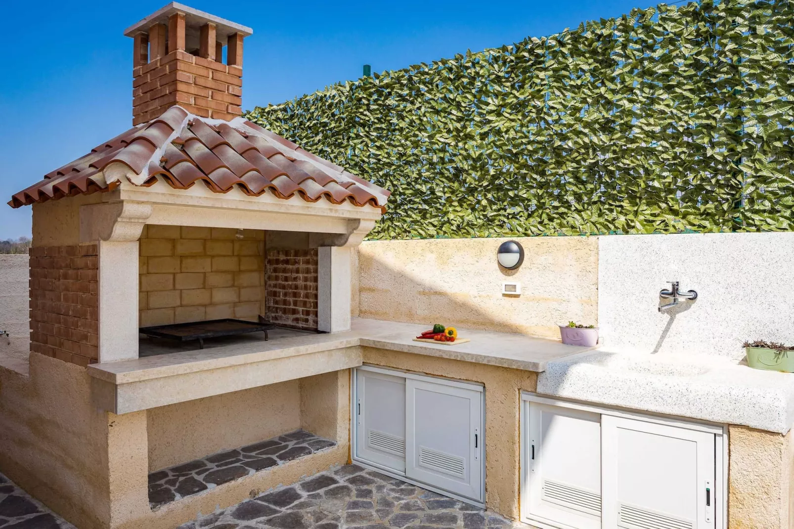 Villa Nur Amela with Pool, Jacuzzi, Darts-Tuinen zomer