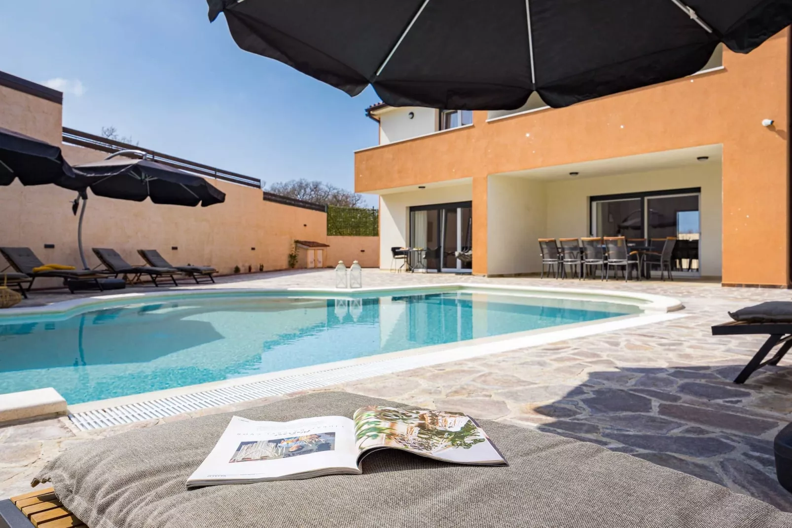 Villa Nur Amela with Pool, Jacuzzi, Darts-Buitenlucht