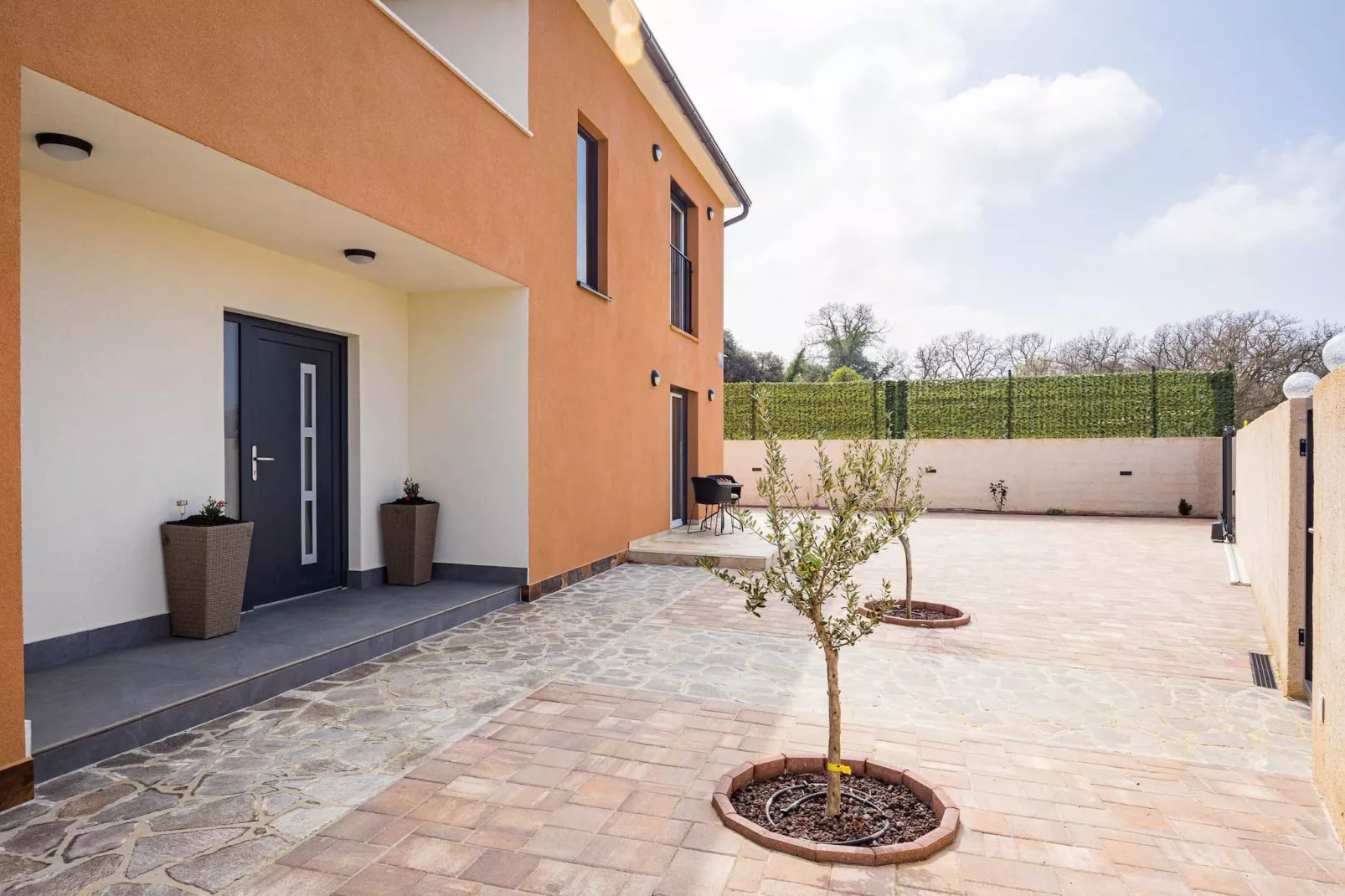Villa Nur Amela with Pool, Jacuzzi, Darts-Buitenlucht