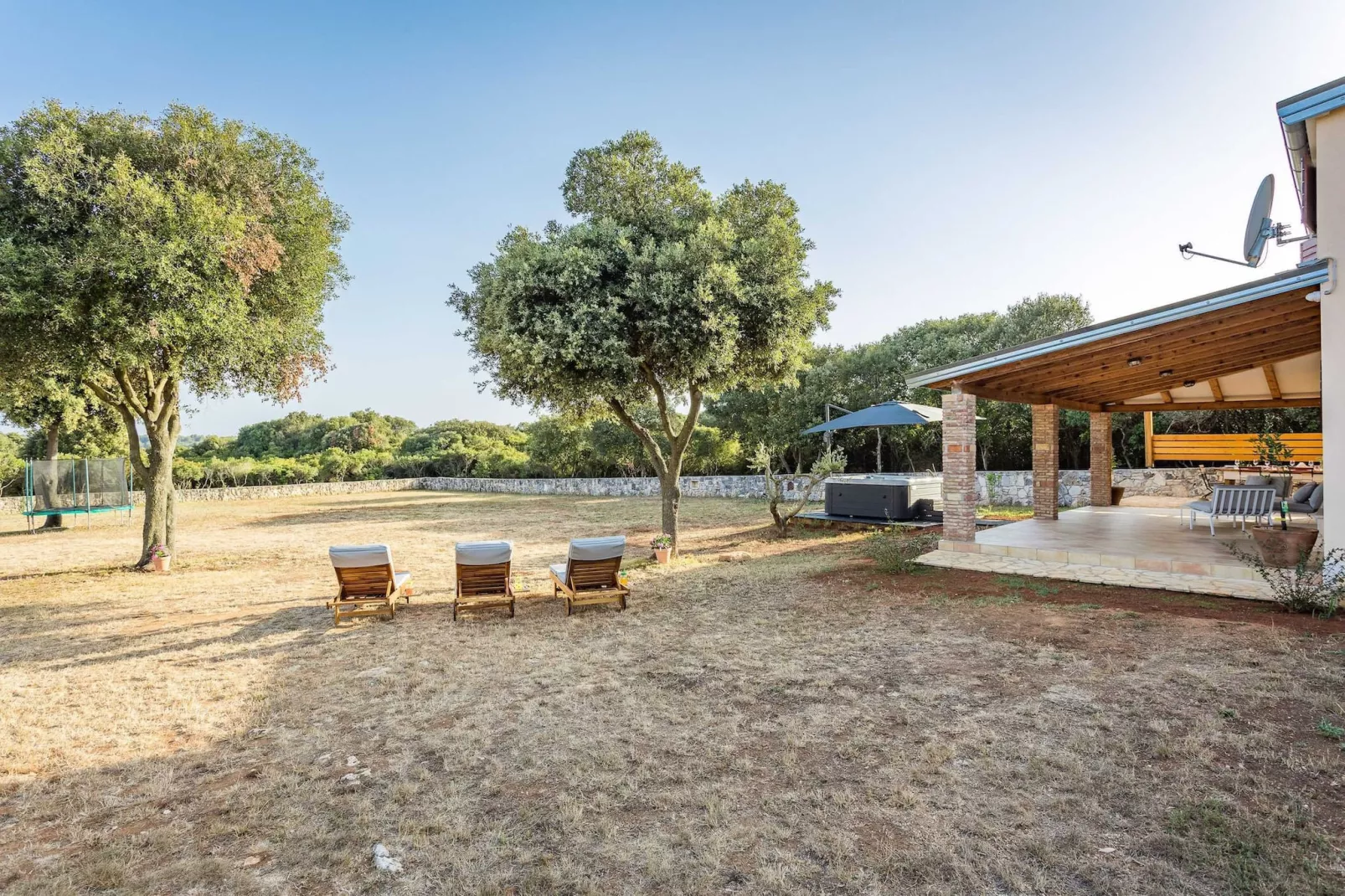 Casa Vala Romana - Big Garden, Jacuzzi, Free Bikes-Tuinen zomer