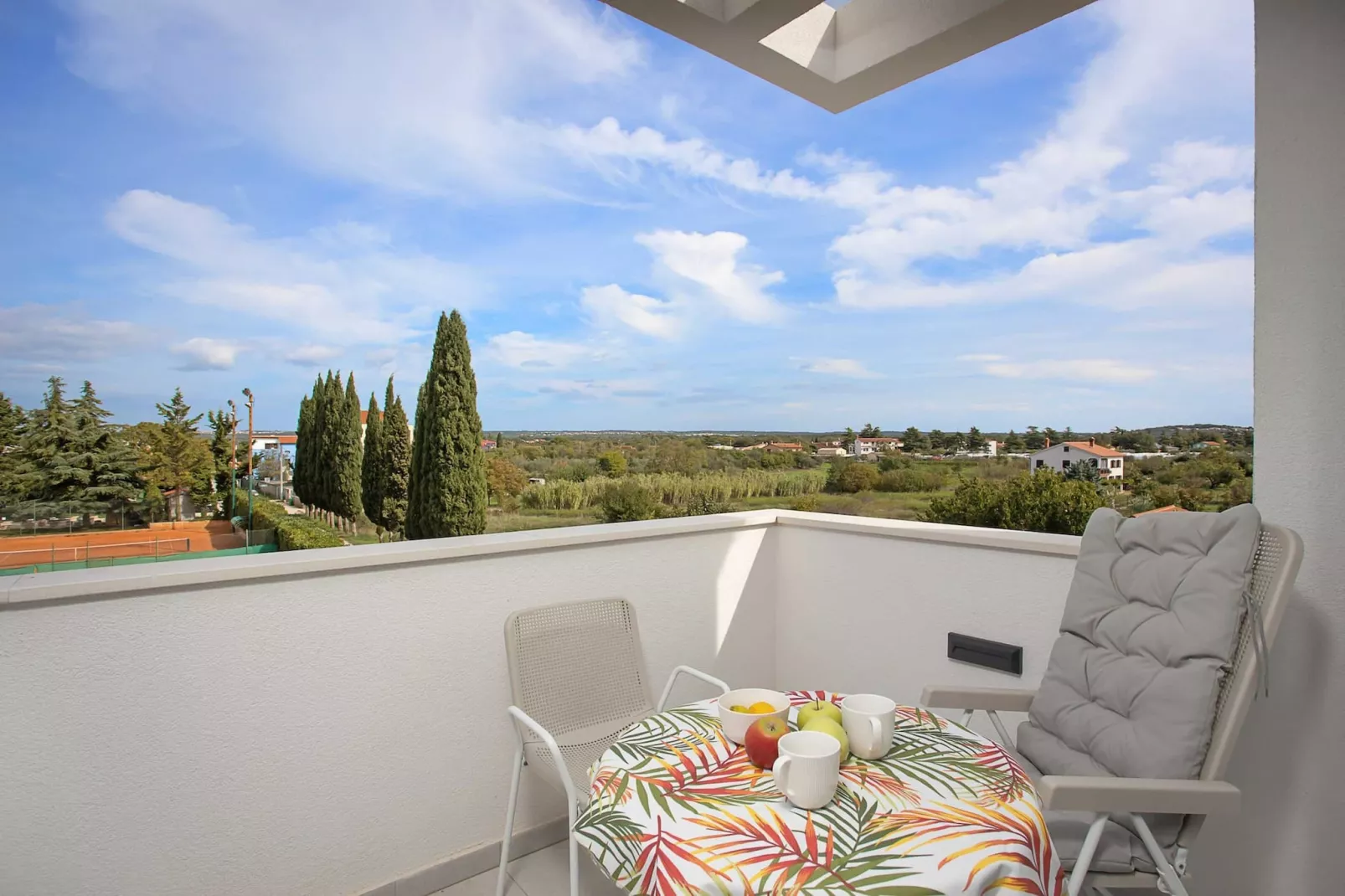 Lana Luxe - One Bedroom Apartment with Balcony-Terrasbalkon