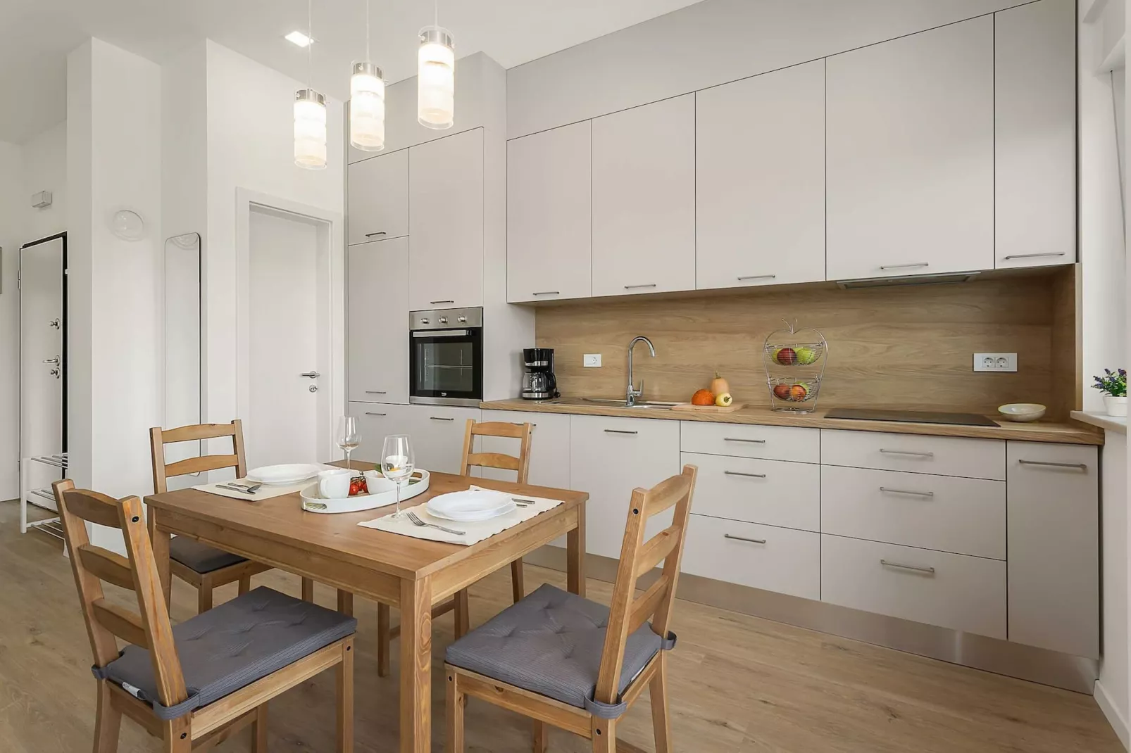 Lana Luxe - One Bedroom Apartment with Balcony-Keuken