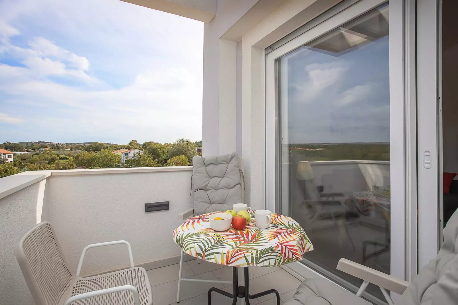 Lana Luxe - One Bedroom Apartment with Balcony-Terrasbalkon