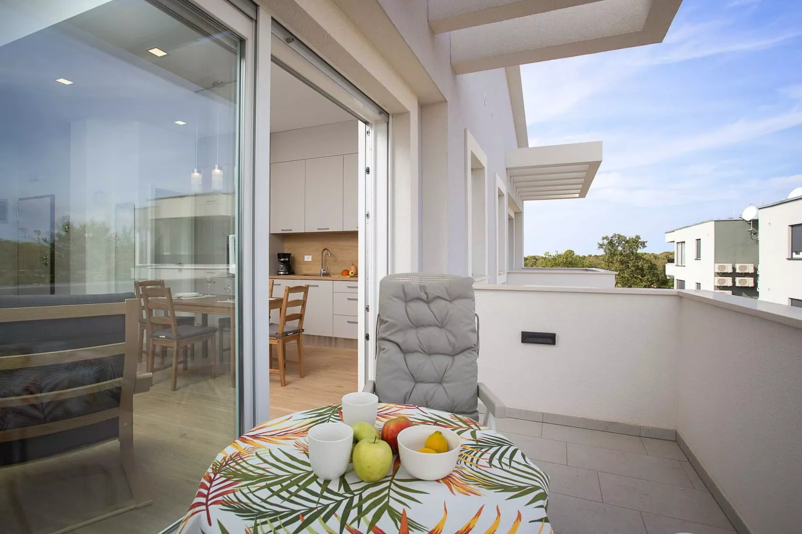Lana Luxe - One Bedroom Apartment with Balcony-Terrasbalkon