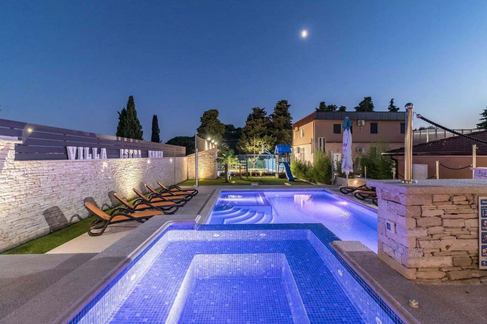IstraKamen 16+2- Pool, Jacuzzi, Sports-Zwembad