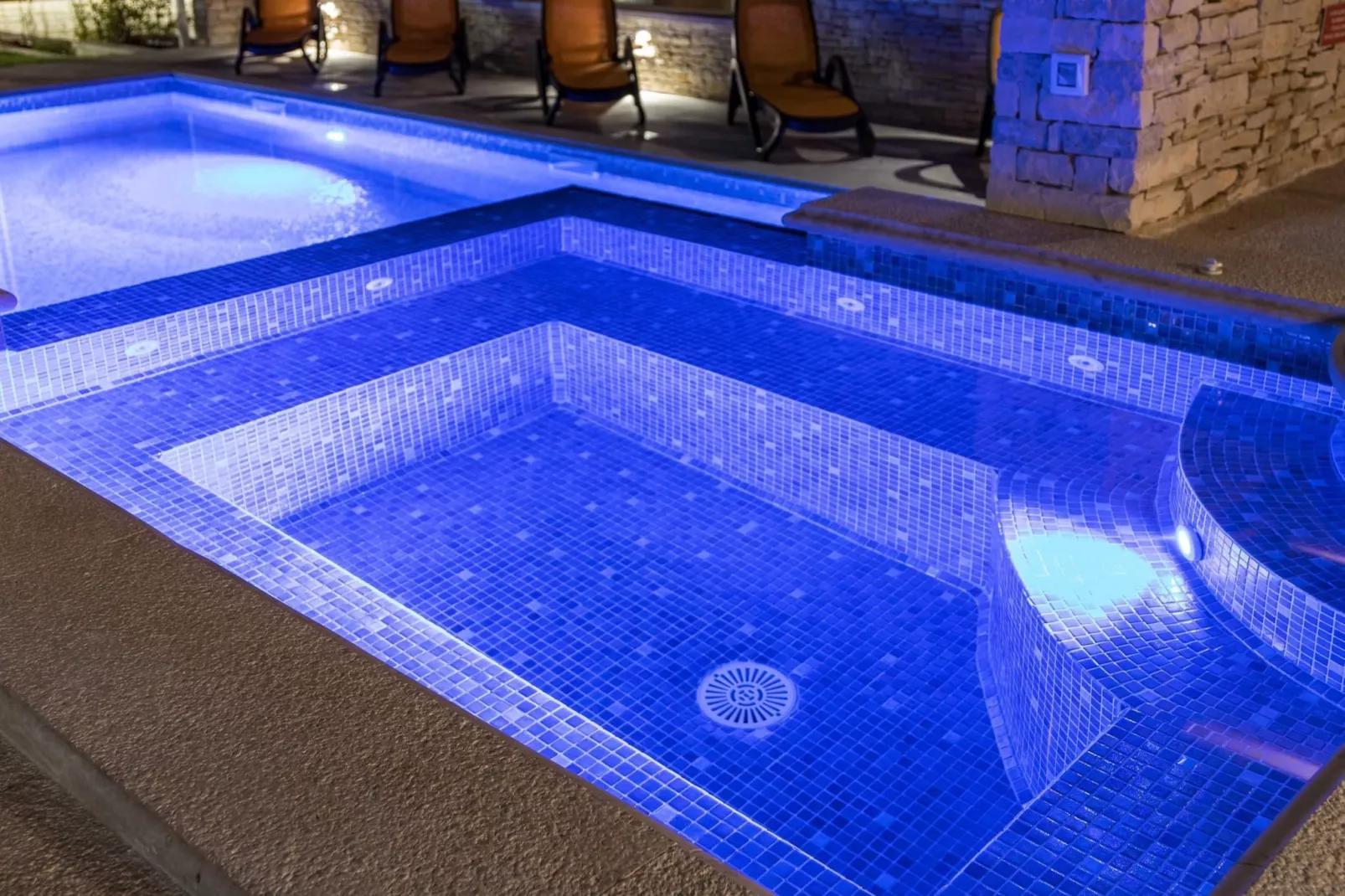 IstraKamen 16+2- Pool, Jacuzzi, Sports-Zwembad