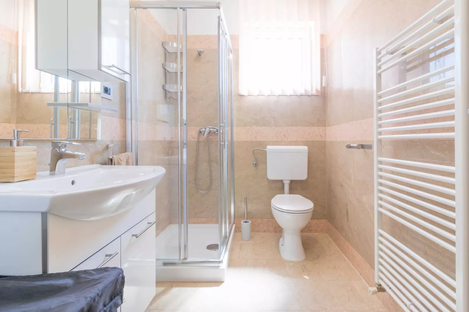 IstraKamen 16+2- Pool, Jacuzzi, Sports-Badkamer