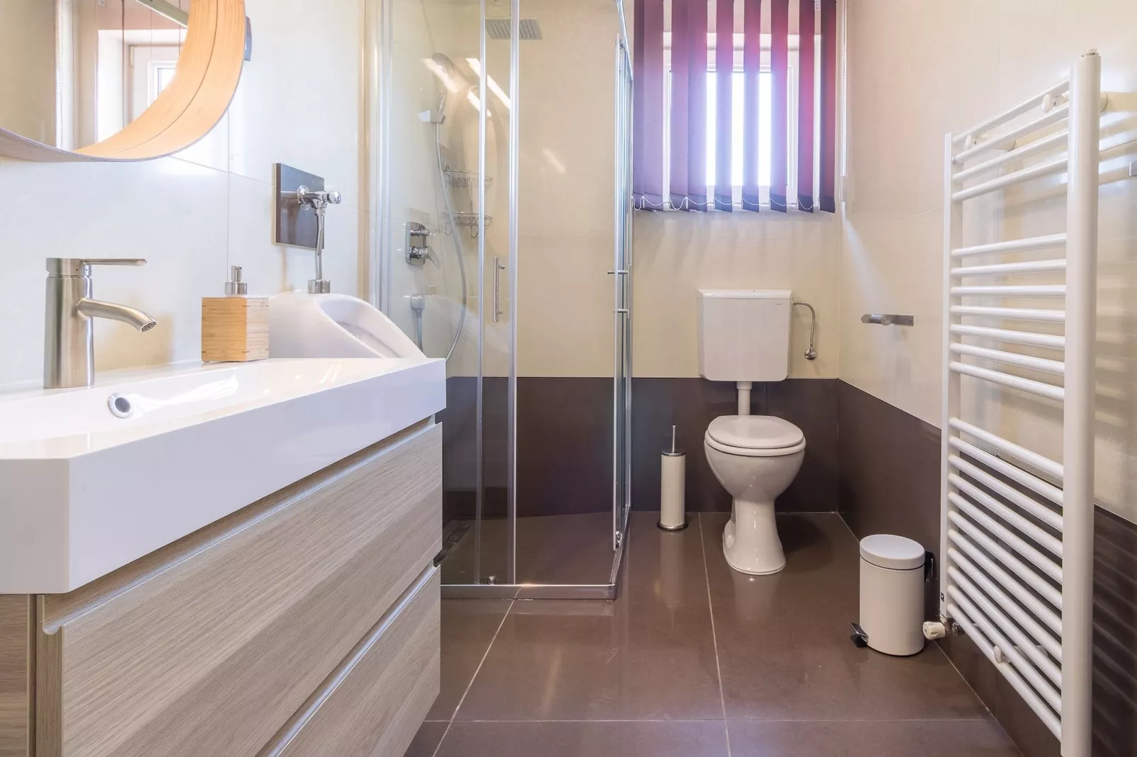 IstraKamen 16+2- Pool, Jacuzzi, Sports-Badkamer
